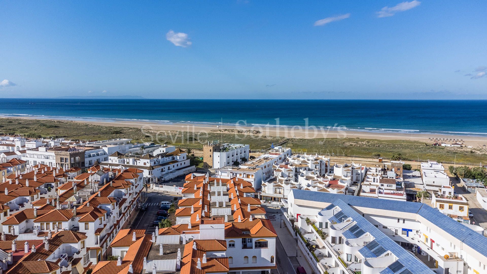 Ático con extenso solarium en la playa en Zahara de los Atunes