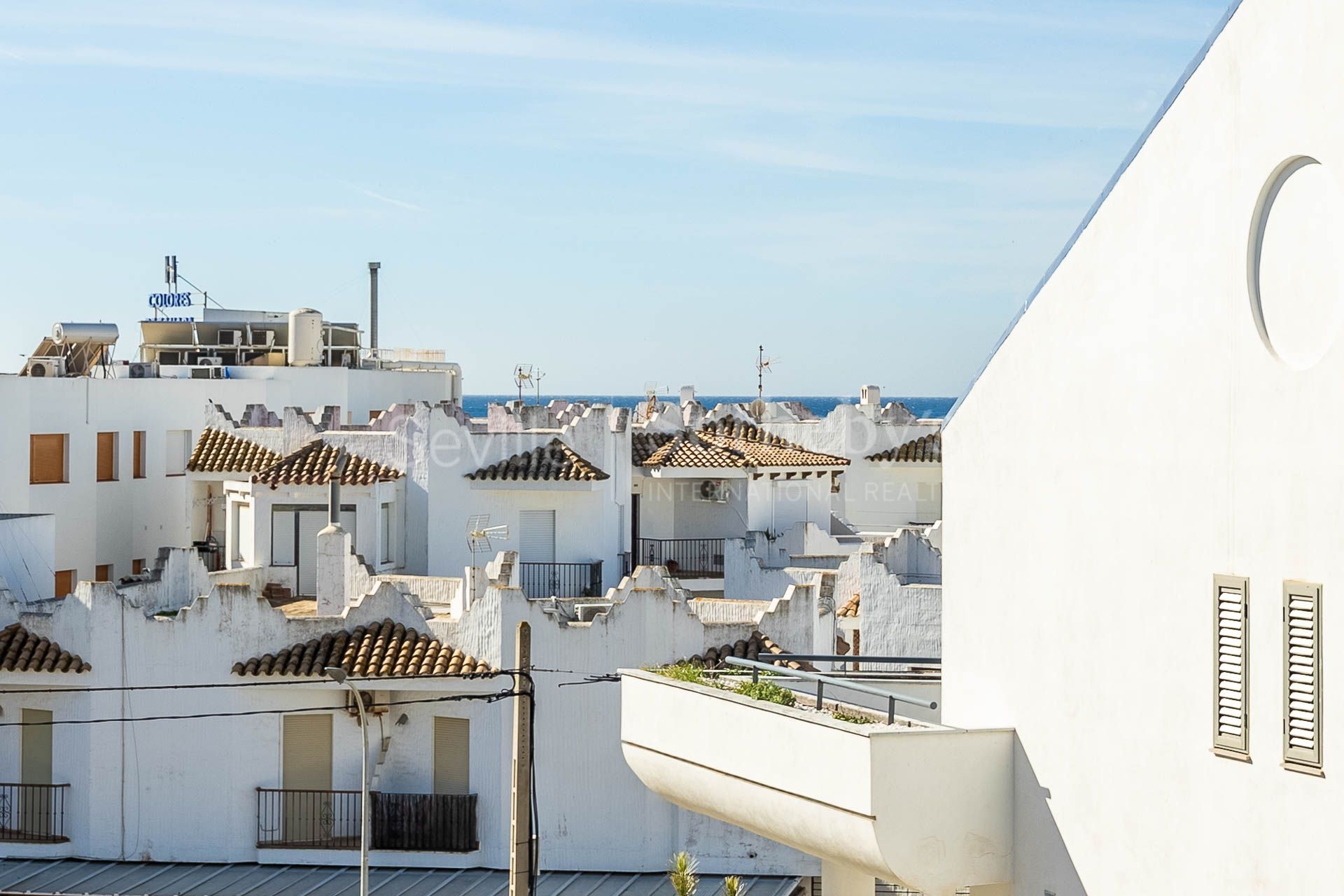 Ático con extenso solarium en la playa en Zahara de los Atunes