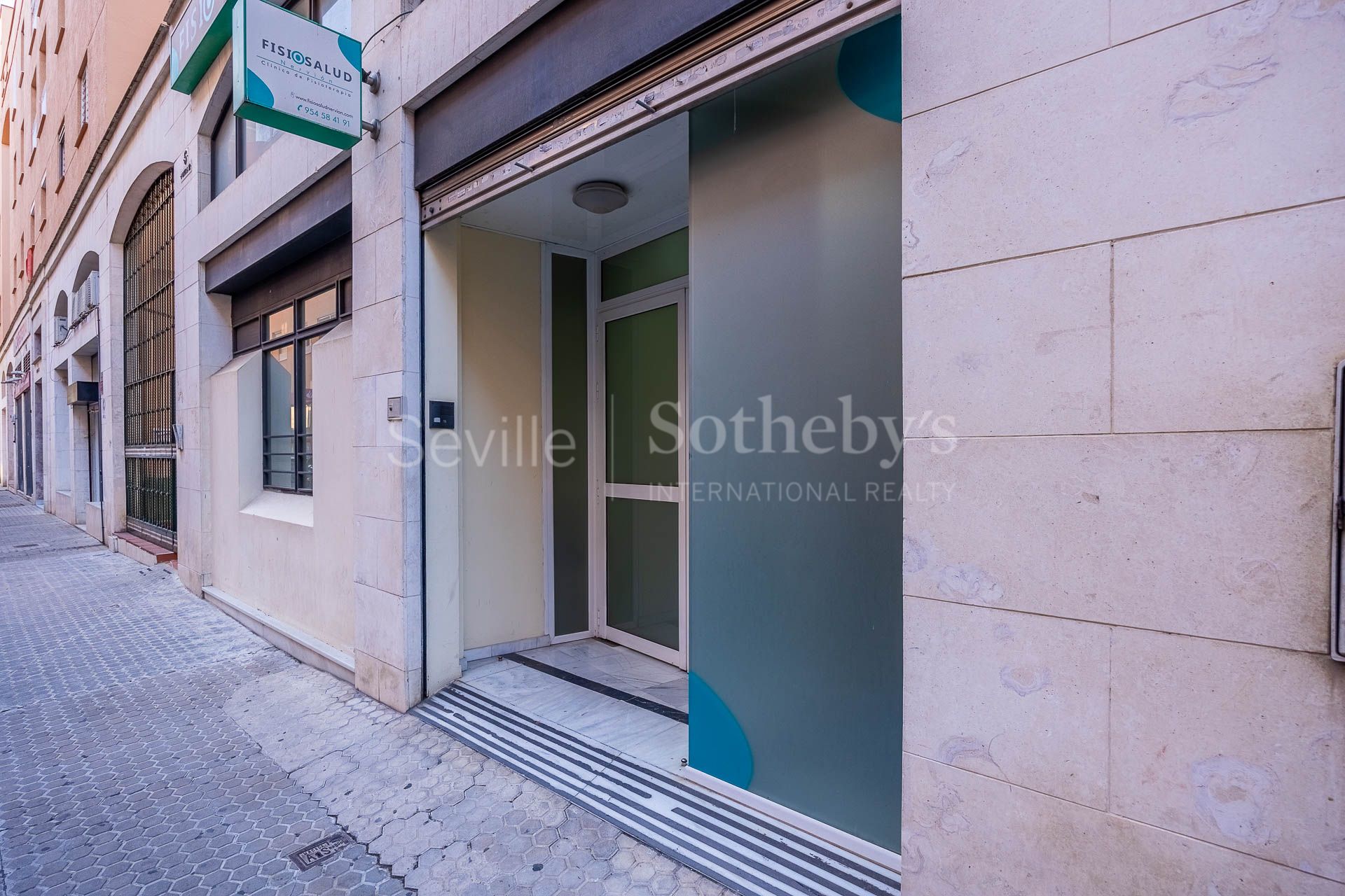 Profitable real estate asset in the commercial heart of Seville.