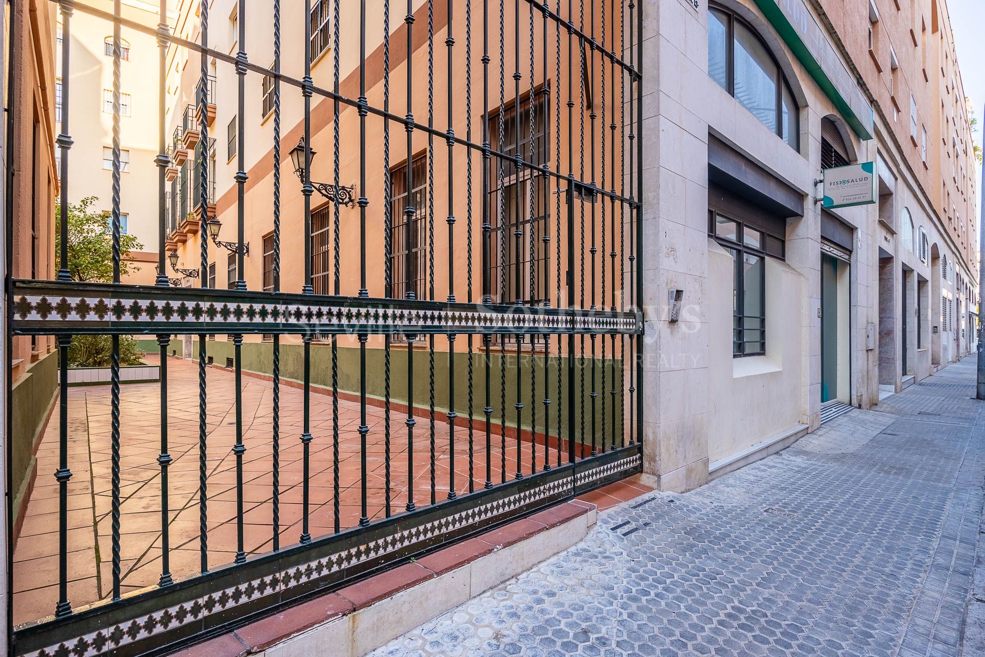 Profitable real estate asset in the commercial heart of Seville.