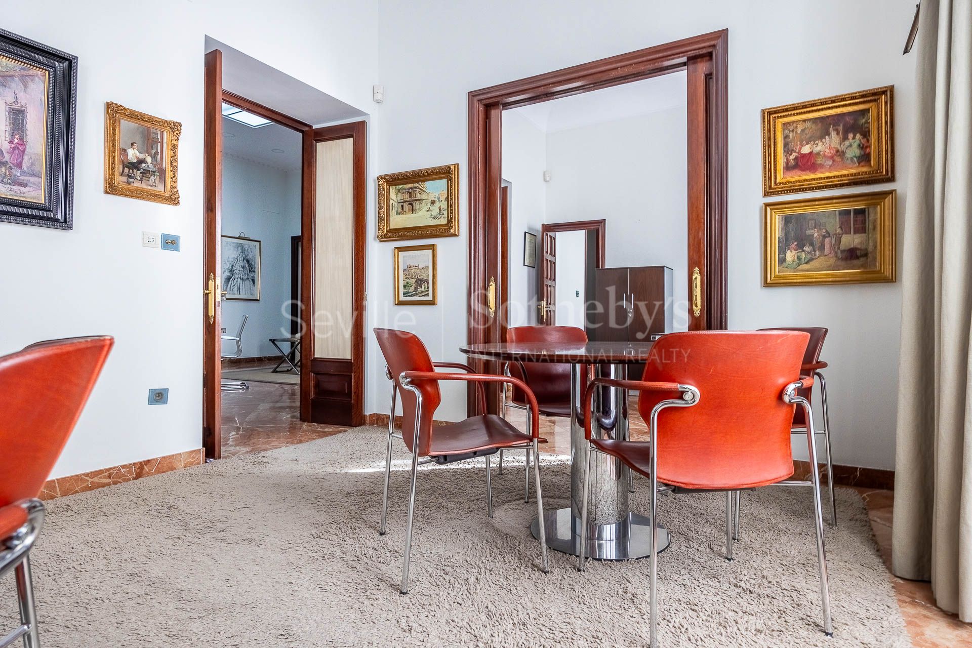 The property is located in the centre of Seville with prominent balconies facing Zaragoza Street