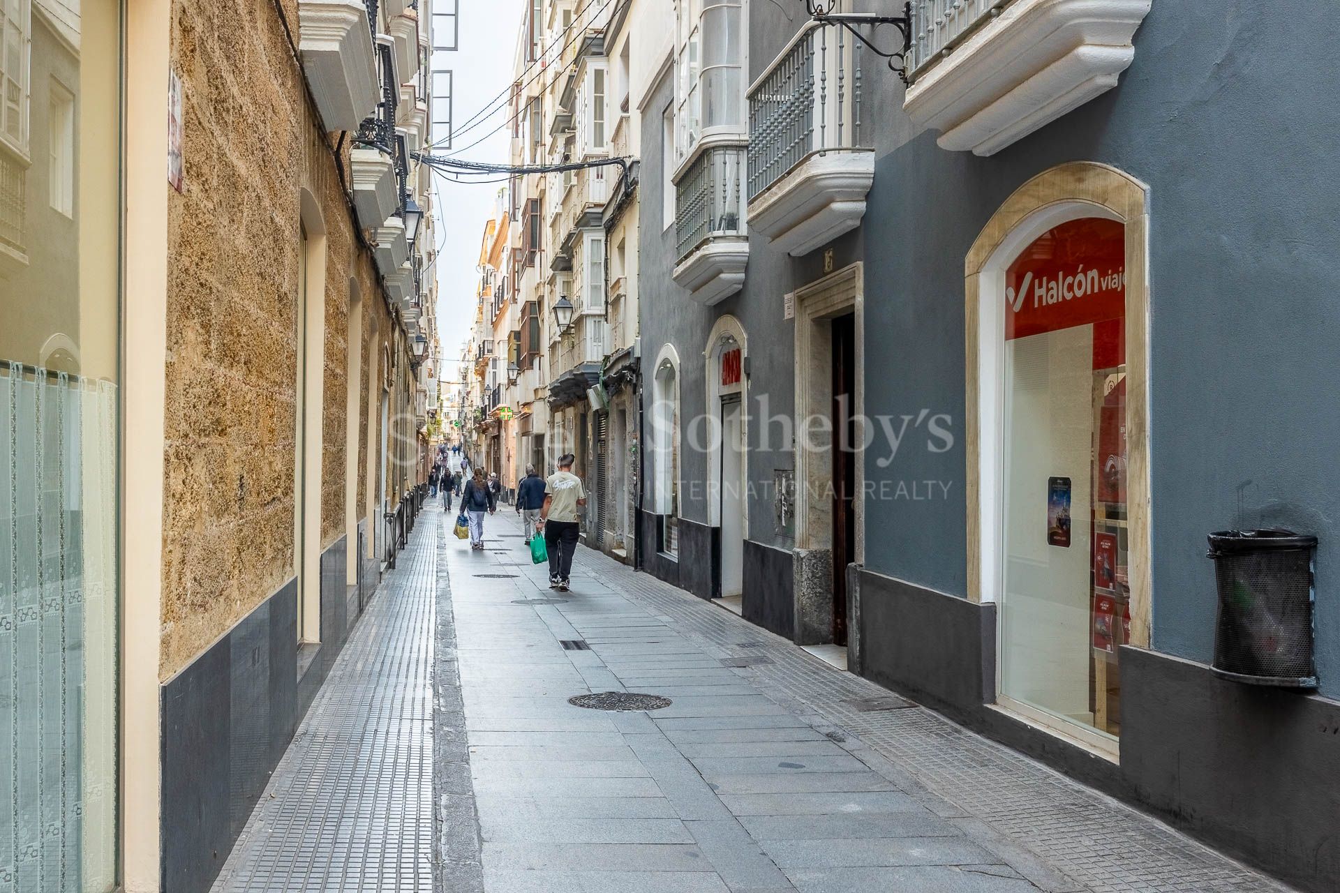 Exclusive property located in an iconic building in the heart of Cadiz.