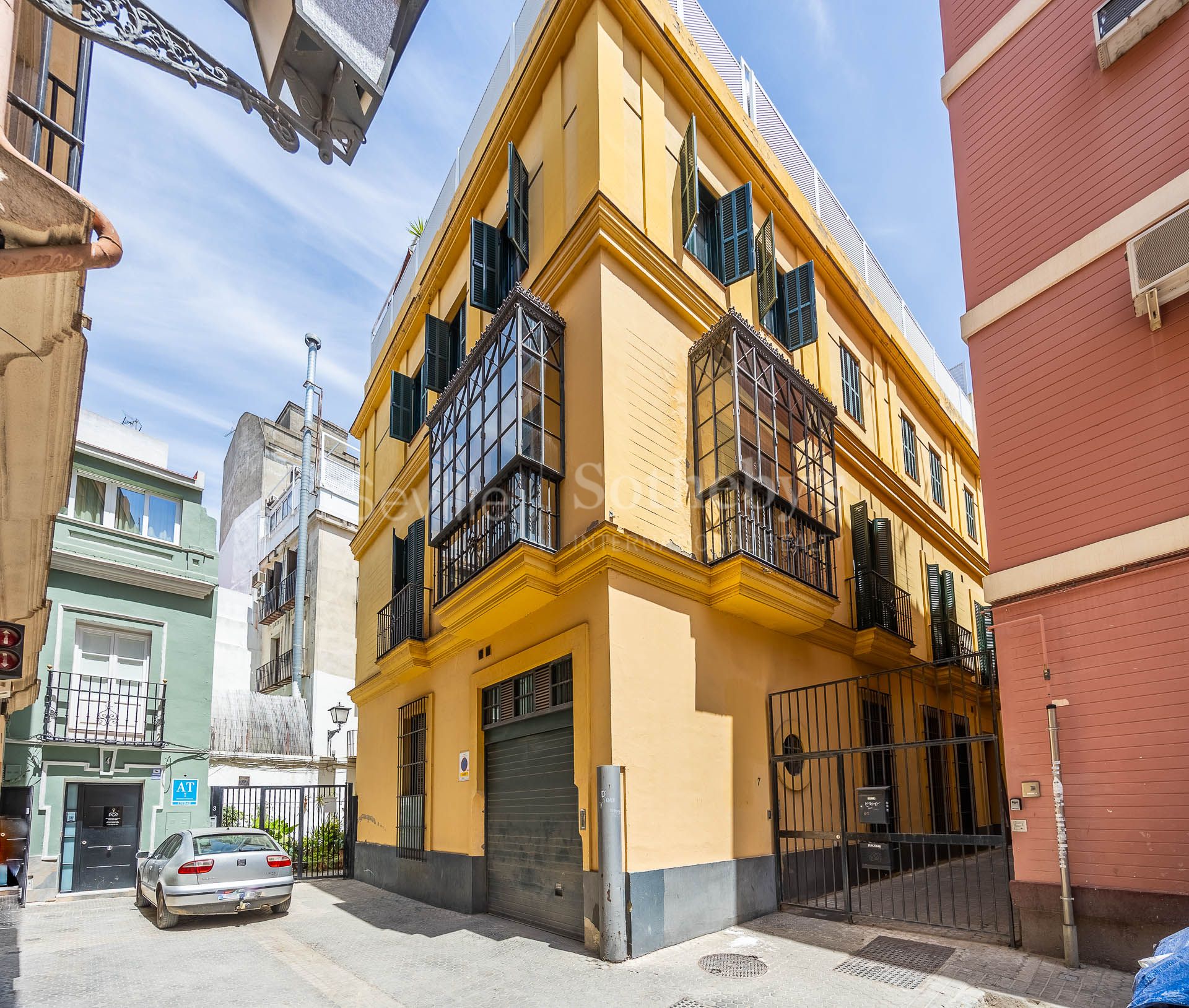 Ático dúplex amueblado con terraza en el centro de la ciudad