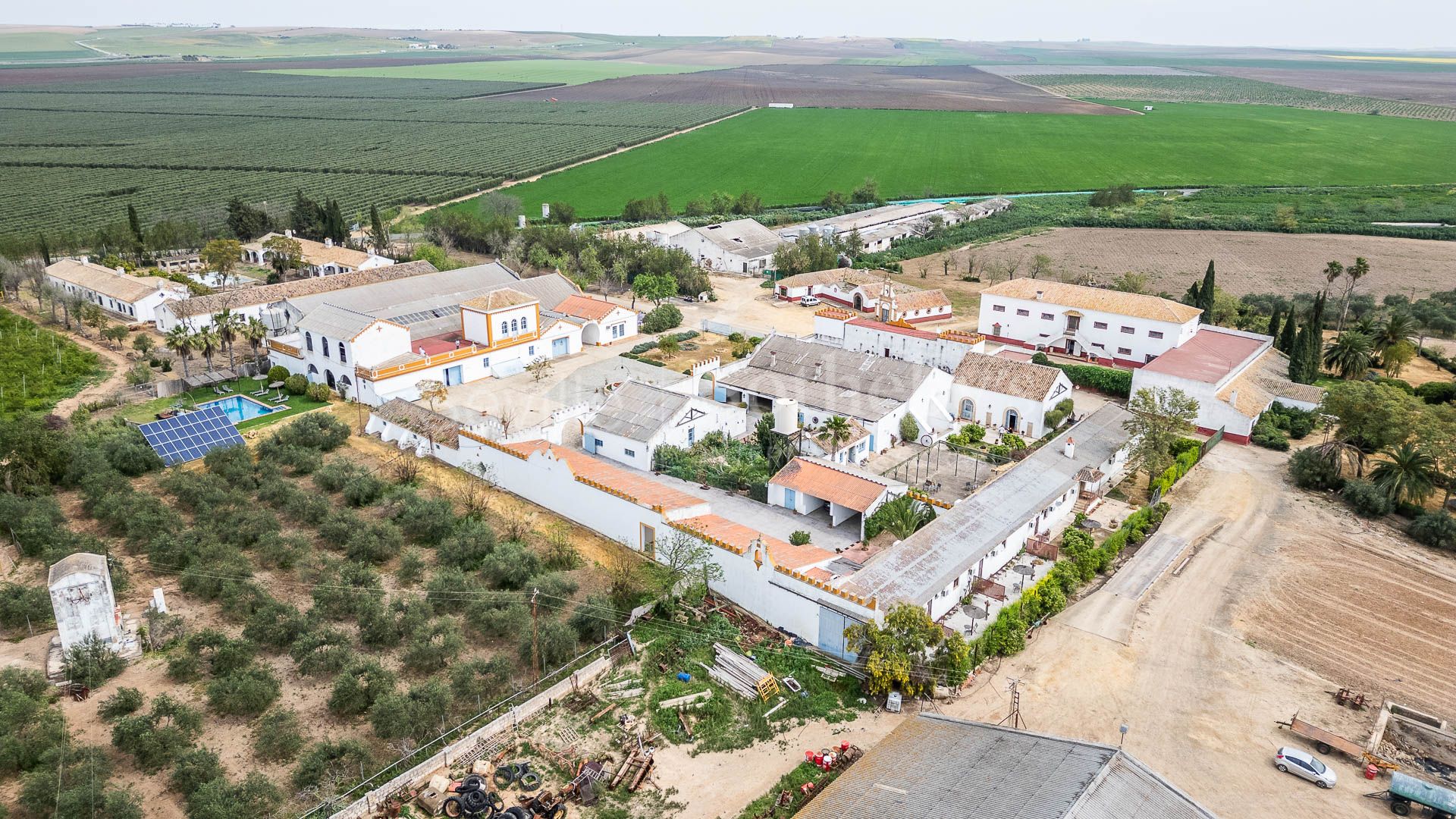 Exclusivo Cortijo de cuatro hectáreas en Carmona