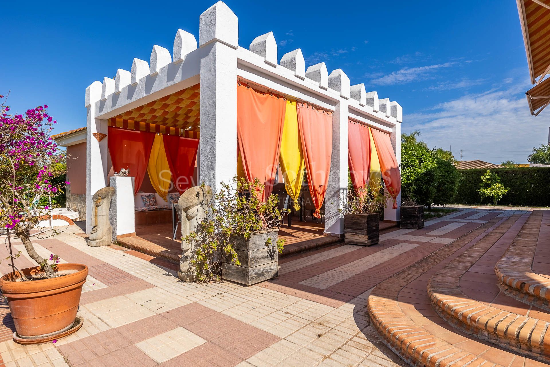 Propiedad con piscina y suites en El Capricho, Espartinas