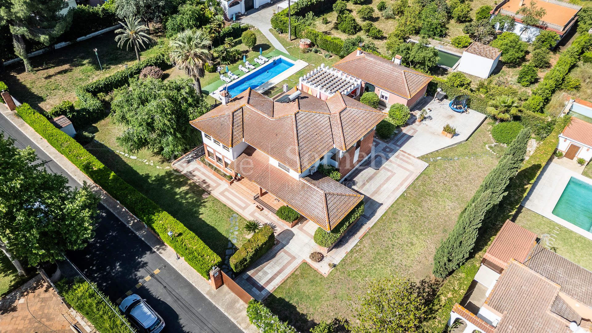 Propiedad con piscina y suites en El Capricho, Espartinas