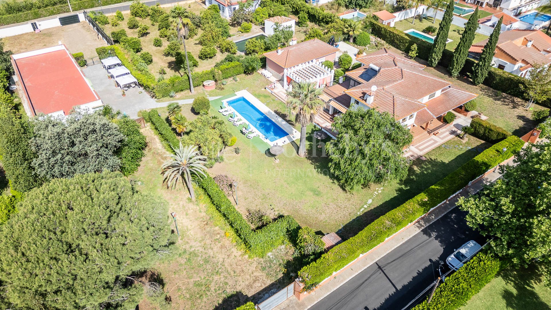 Propiedad con piscina y suites en El Capricho, Espartinas