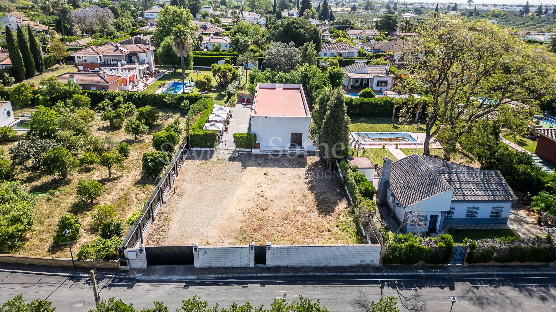 Rural Estate with Main House and Guest Suites