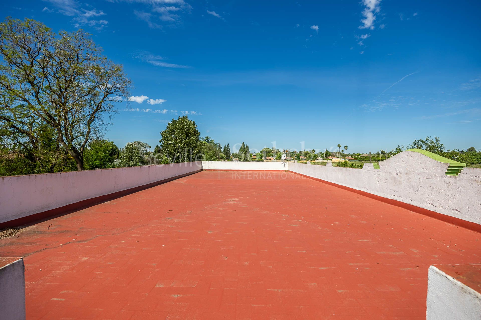 Propiedad con piscina y suites en El Capricho, Espartinas