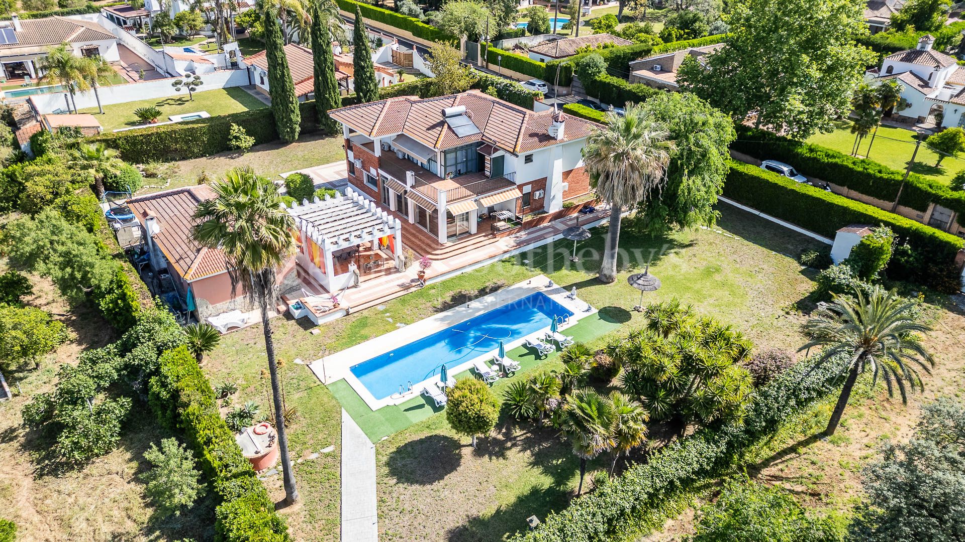 Propiedad con piscina y suites en El Capricho, Espartinas