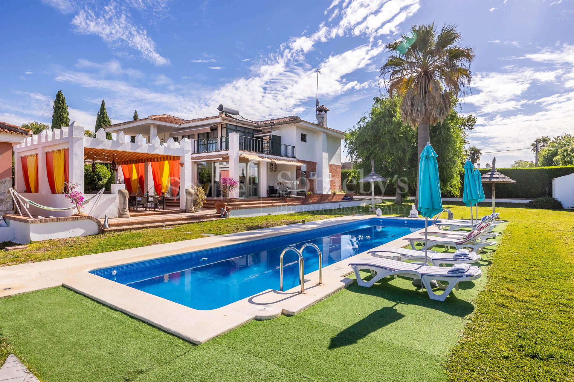 Propiedad con piscina y suites en El Capricho, Espartinas