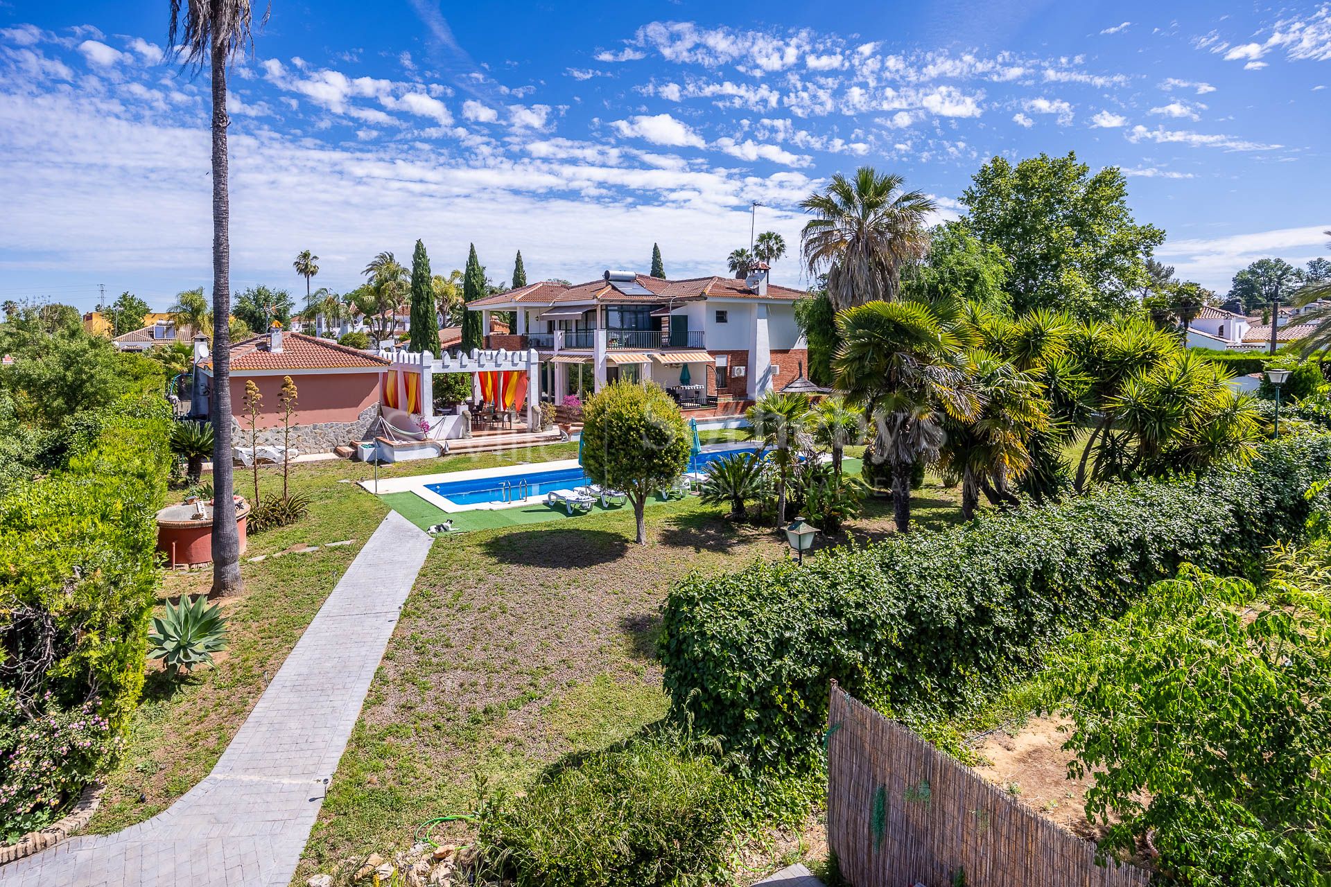 Rural Estate with Main House and Guest Suites