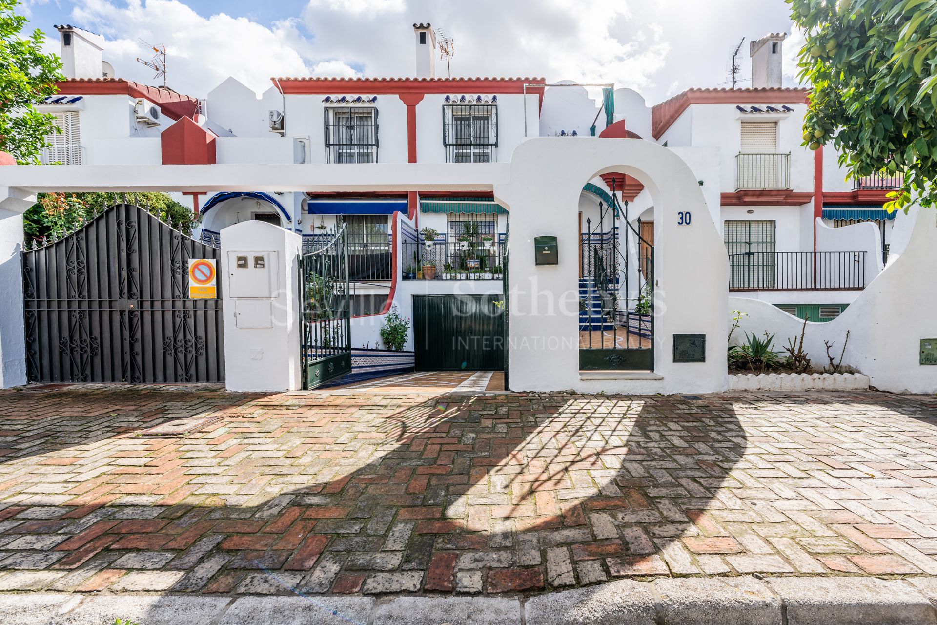 Casa adosada en residencial Cavaleri