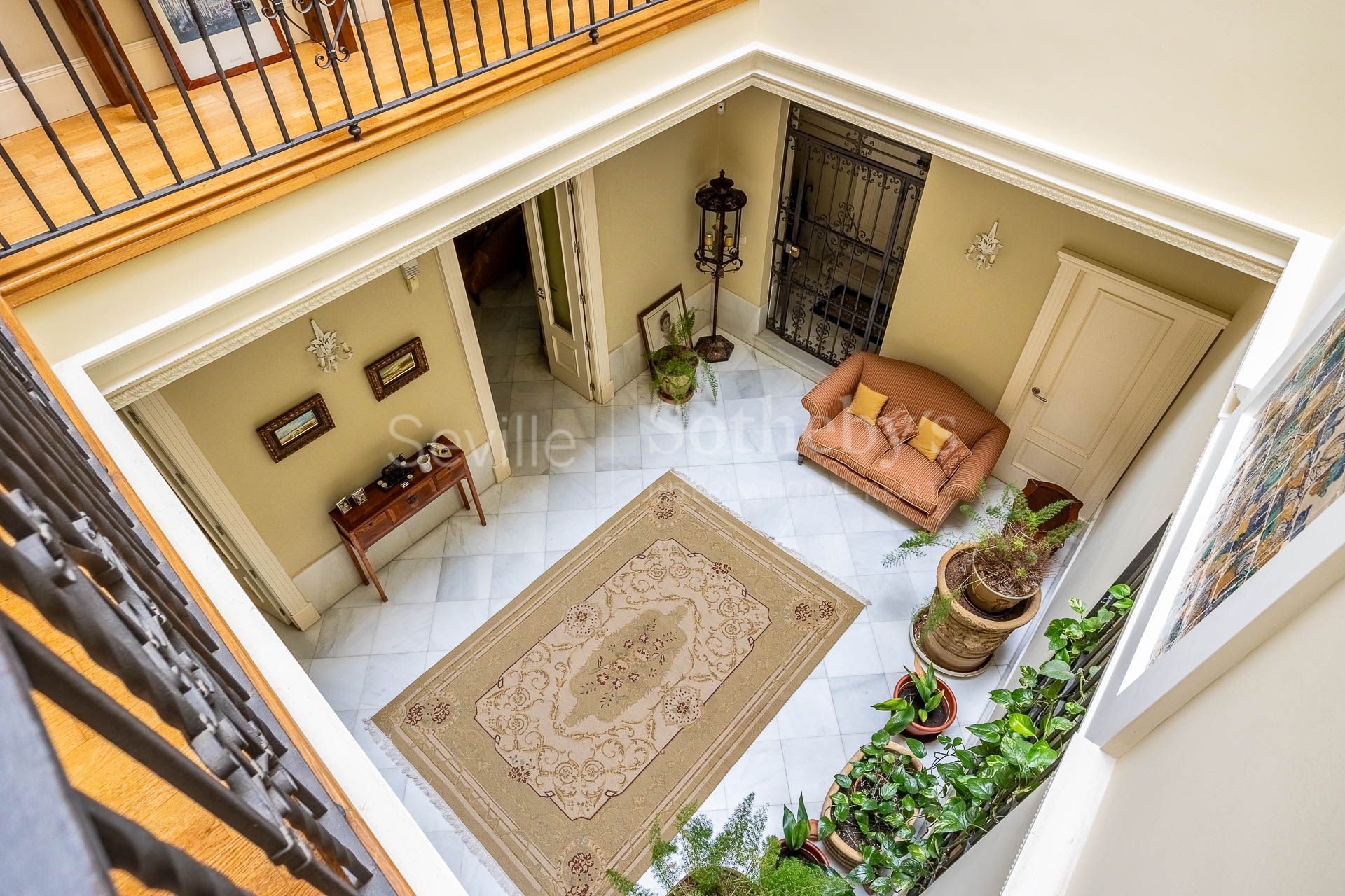 Sevillian house with patio near the Museum of Fine Arts