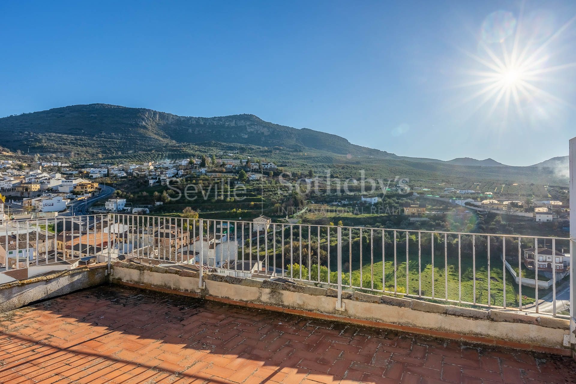 Casa-Hotel con licencia en Castillo de Locubin, Jaén