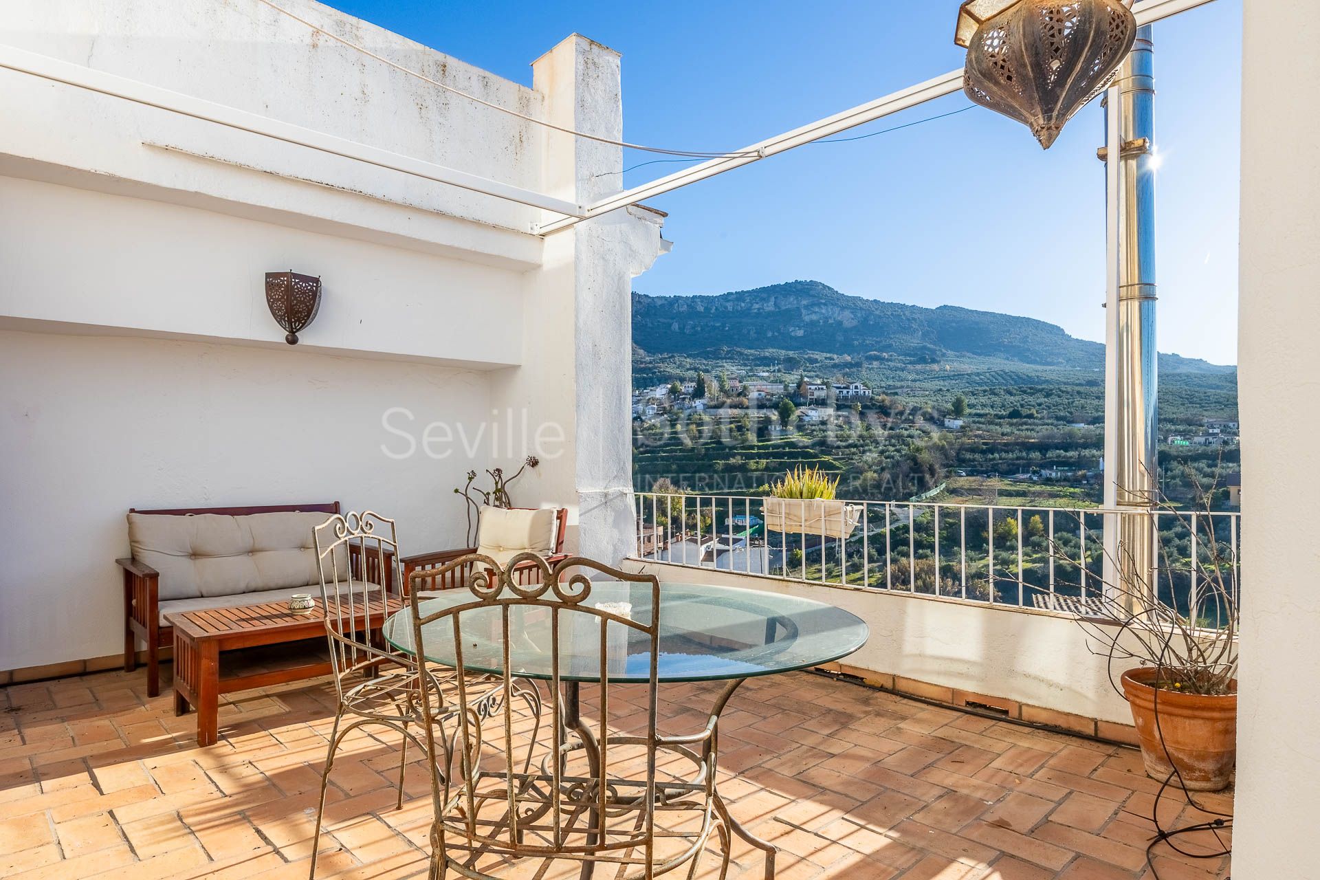 Casa-Hotel con licencia en Castillo de Locubin, Jaén