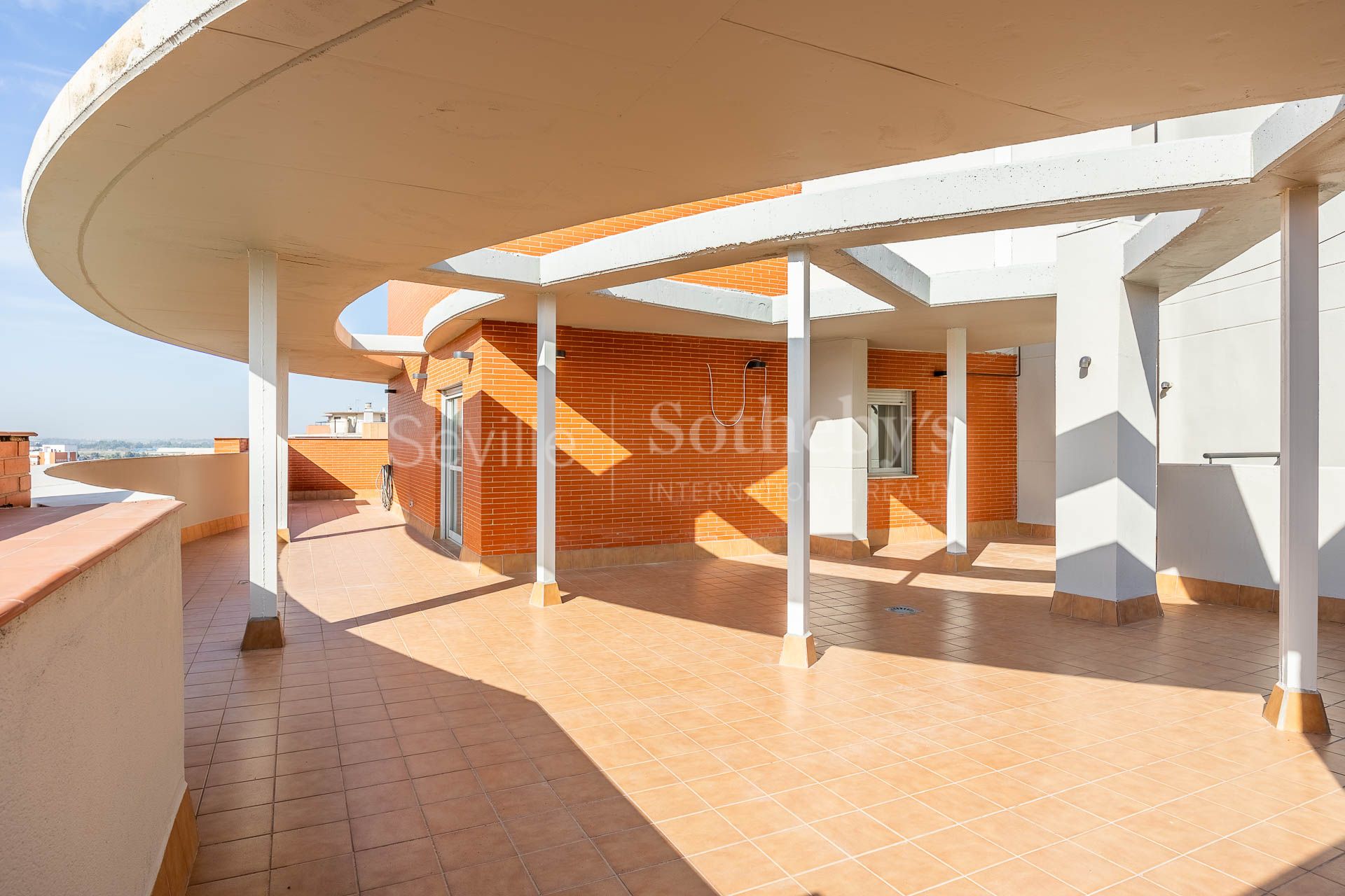 Ático con terraza de 150 m² en Jardines de Hércules