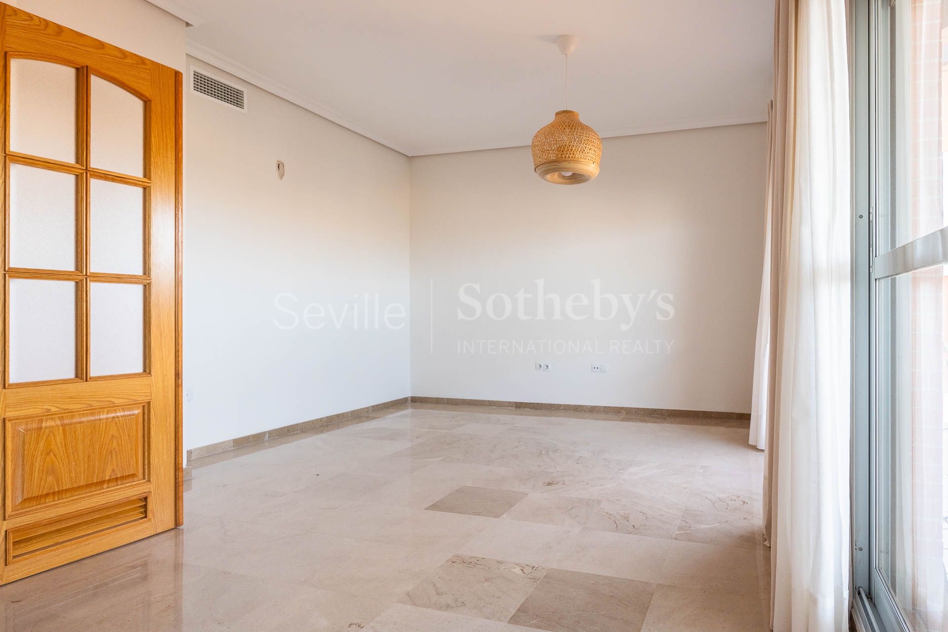 Ático con terraza de 150 m² en Jardines de Hércules