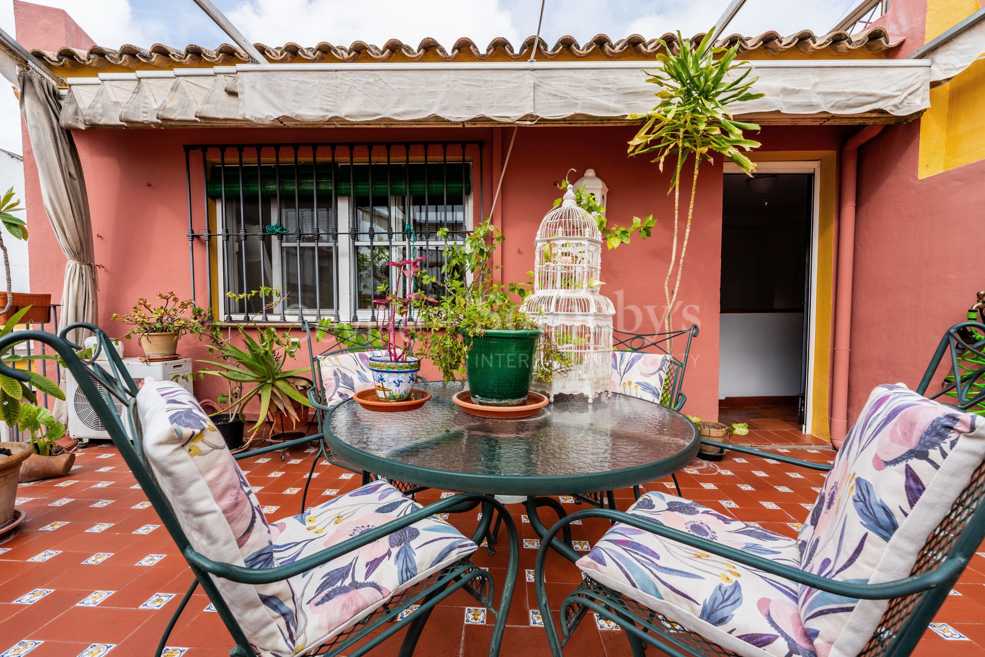 Exclusiva casa con terraza y plaza de garaje en el barrio de Santa Cruz