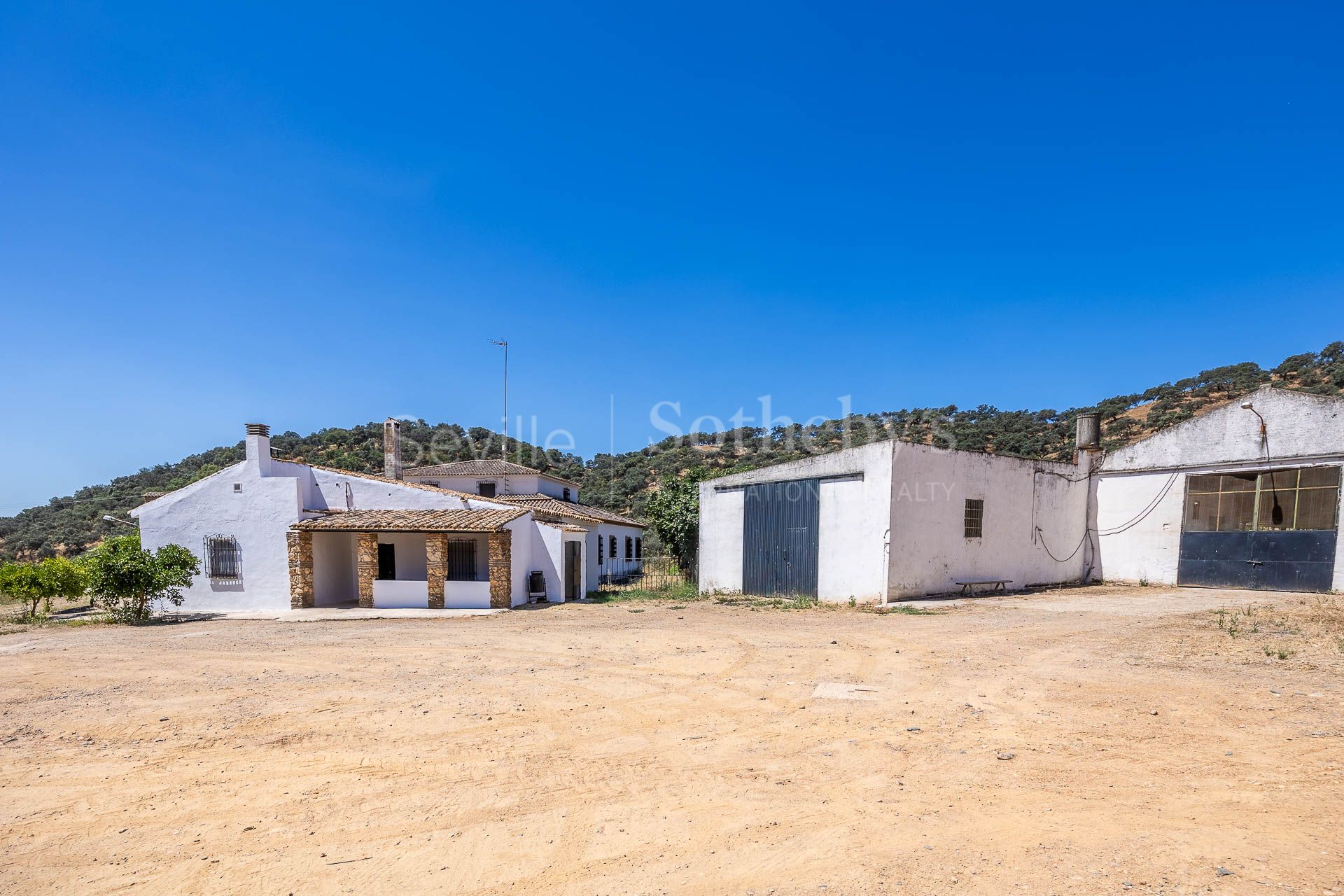 Private Estate surrounded by the Breña Reservoir and Mediterranean Forest