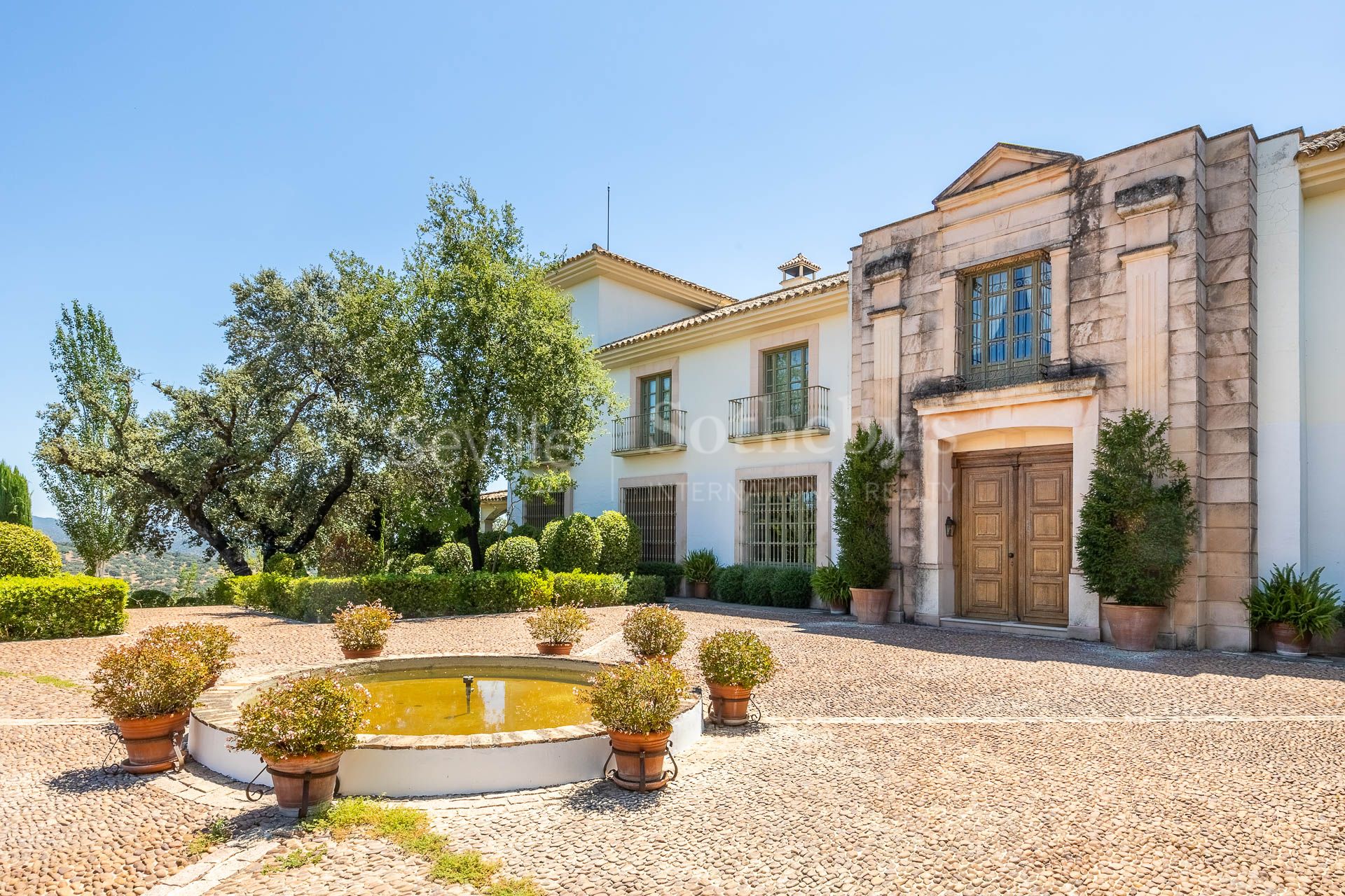 Private Estate surrounded by the Breña Reservoir and Mediterranean Forest