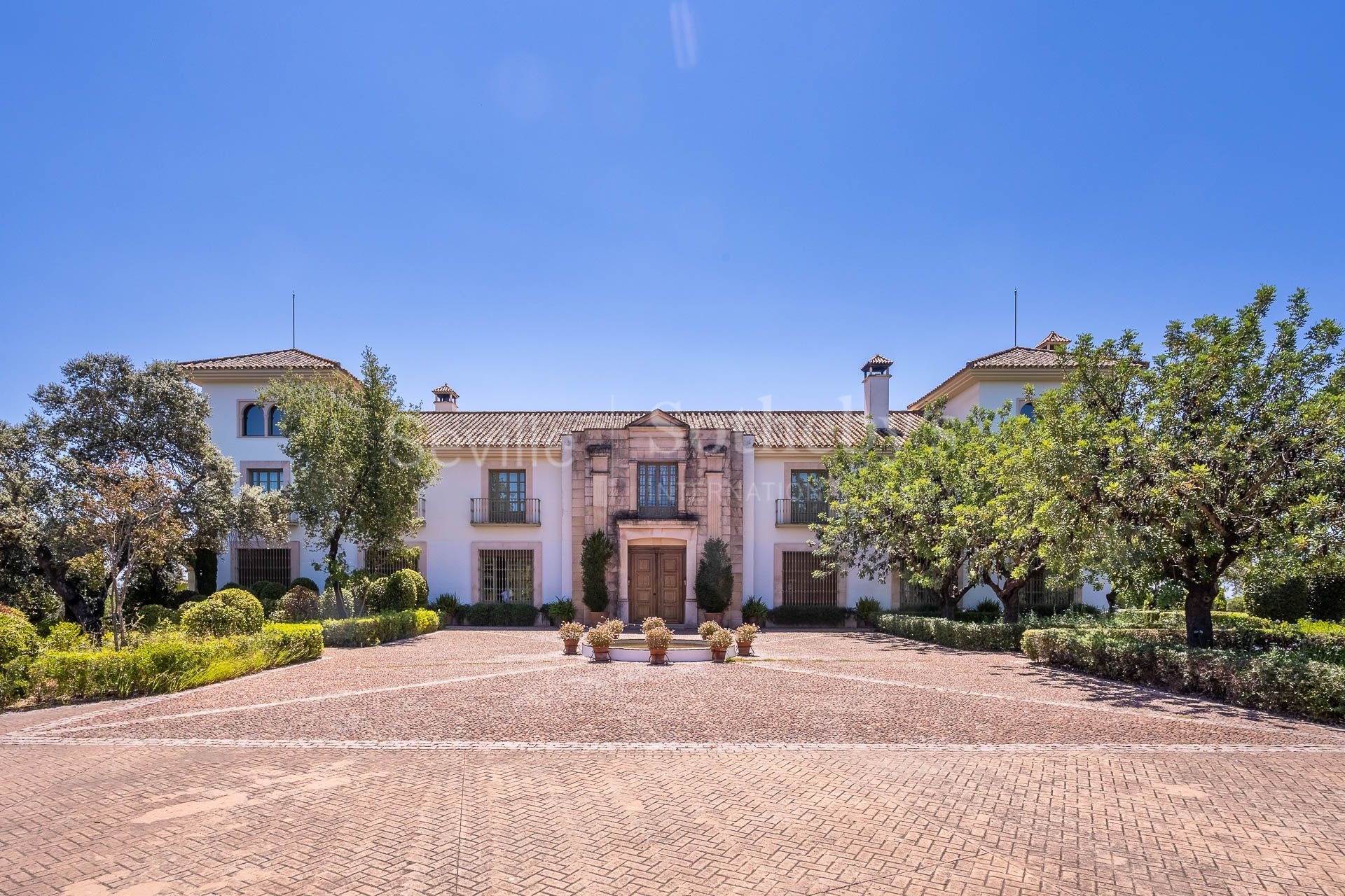 Private Estate surrounded by the Breña Reservoir and Mediterranean Forest