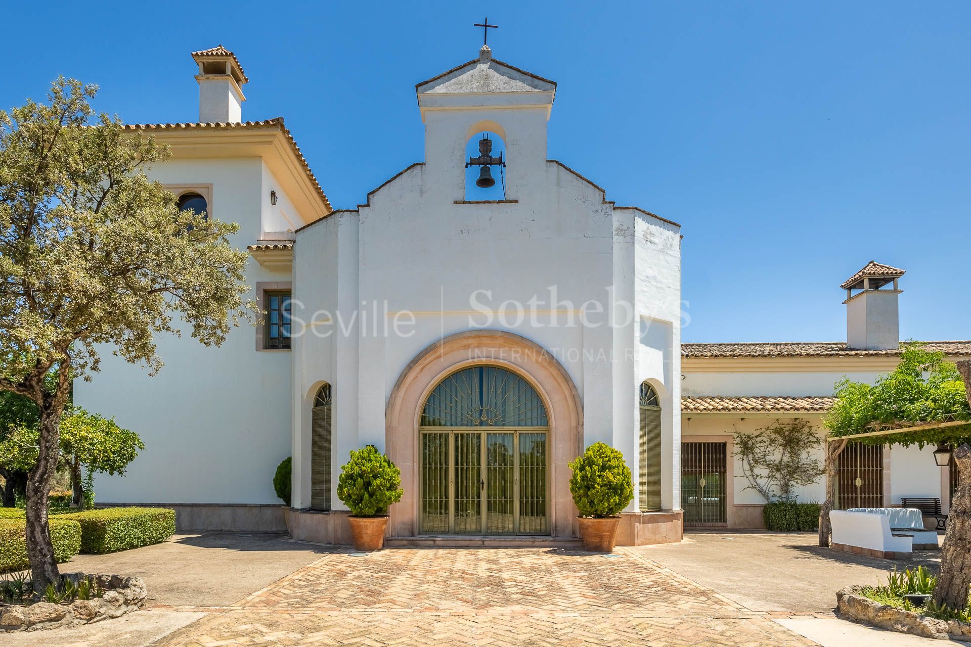 Private Estate surrounded by the Breña Reservoir and Mediterranean Forest