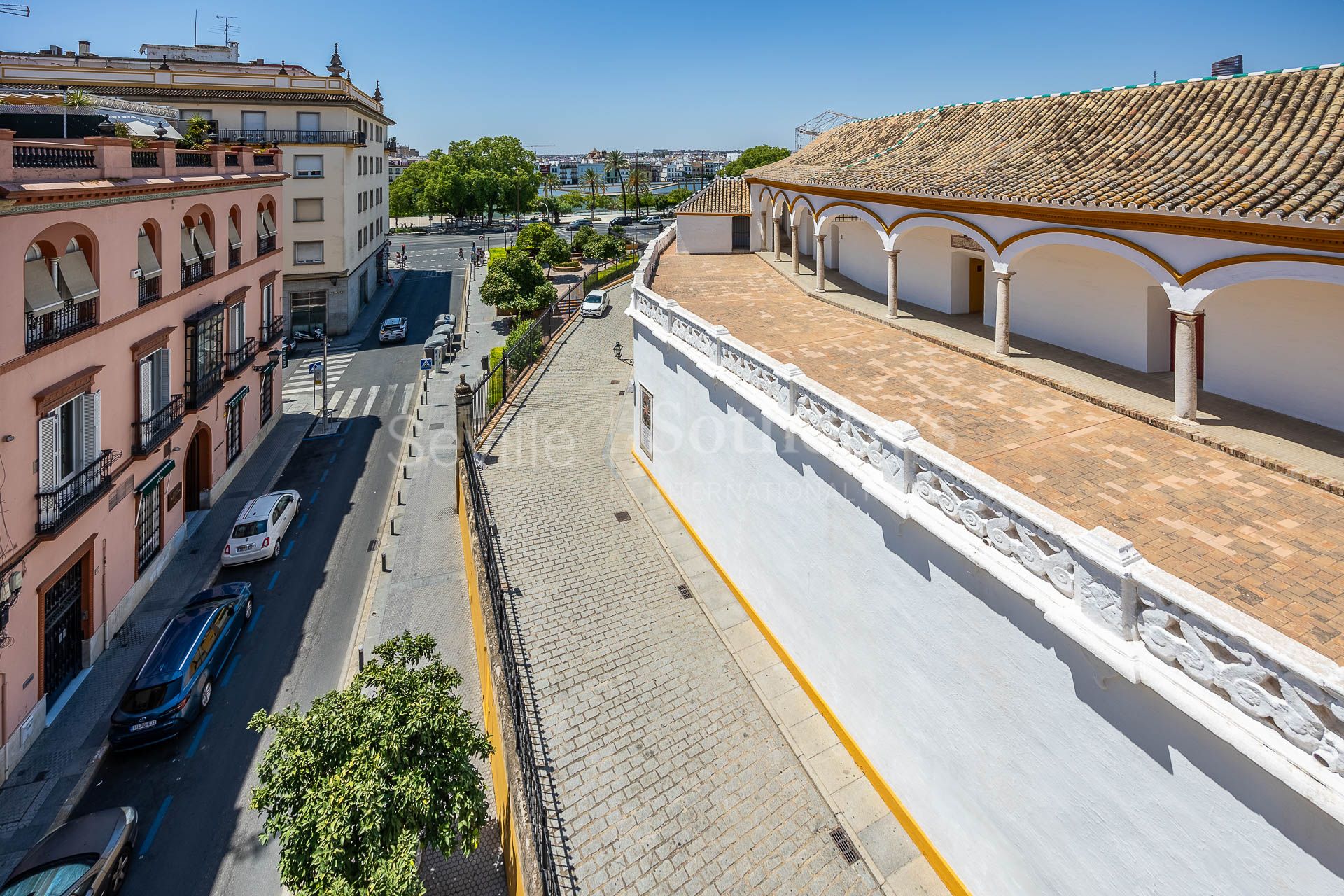 Activo de inversión en rentabilidad junto a la plaza de toros y el río Guadalquivir