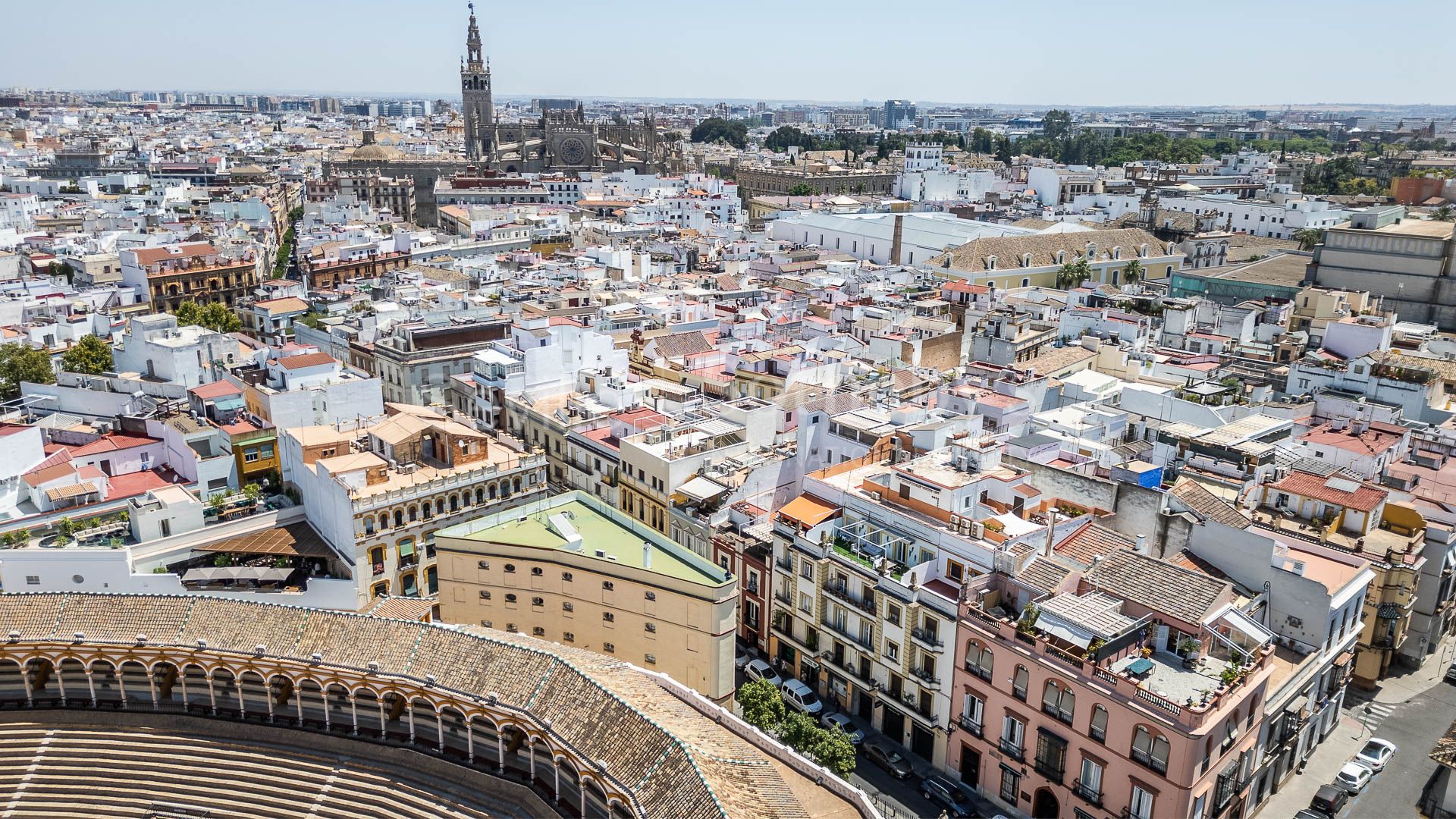 Activo de inversión en rentabilidad junto a la plaza de toros y el río Guadalquivir