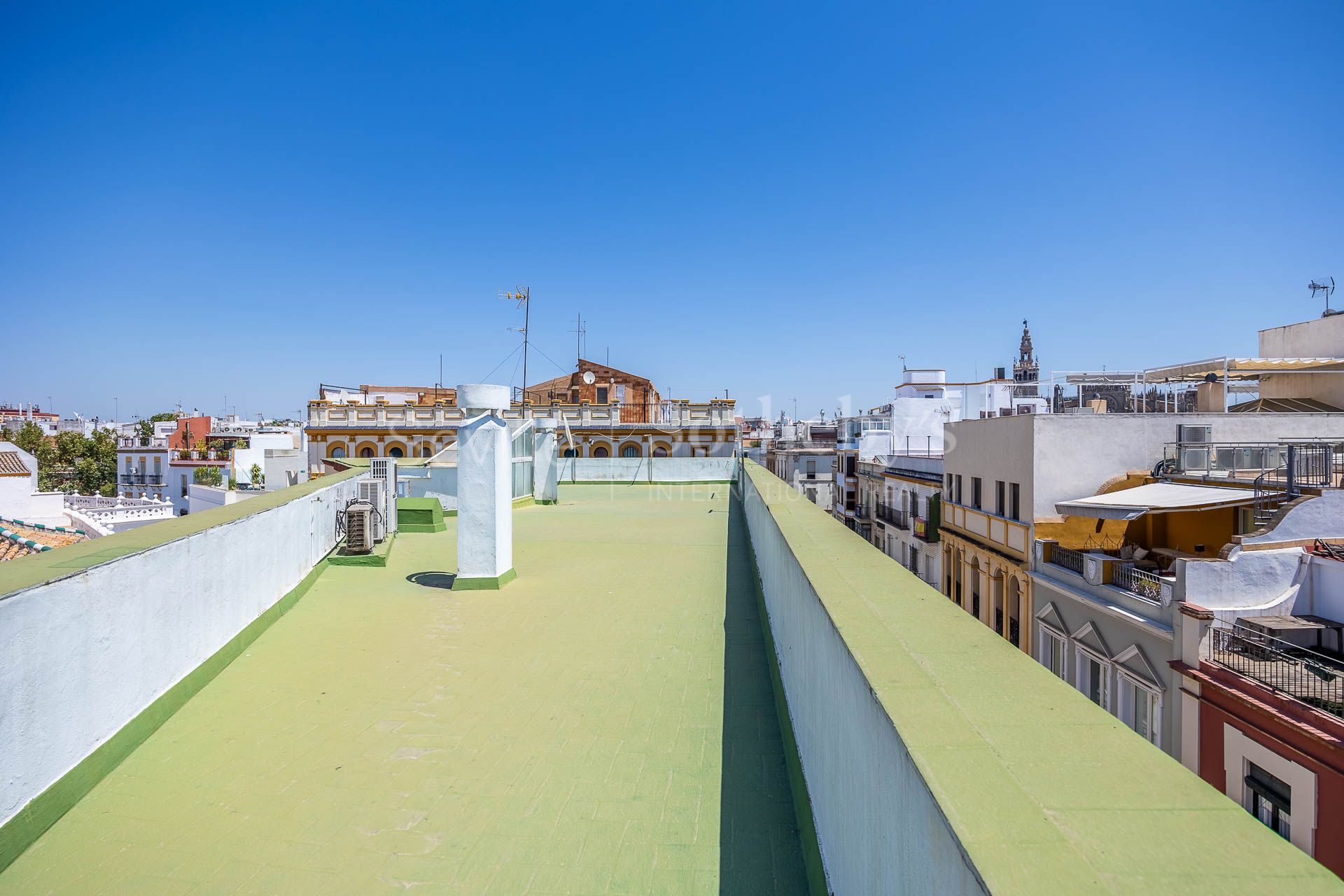 Activo de inversión en rentabilidad junto a la plaza de toros y el río Guadalquivir