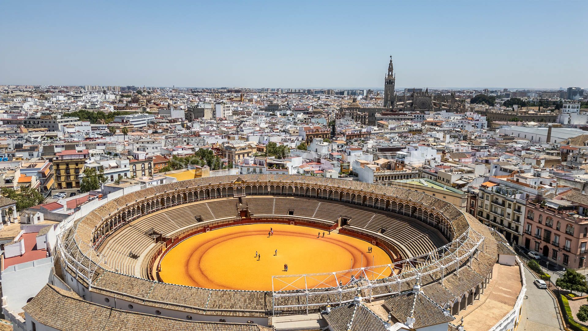 Activo de inversión en rentabilidad junto a la plaza de toros y el río Guadalquivir