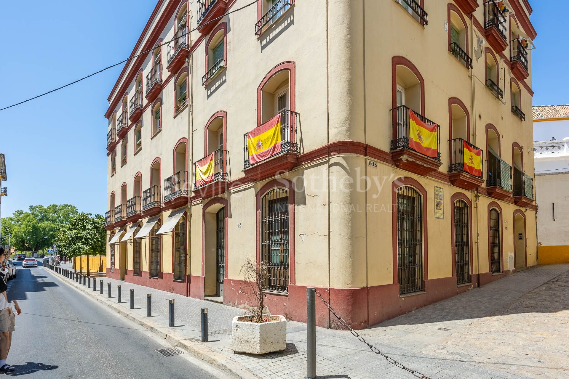 Profitable investment asset next to the bullring and the Guadalquivir river