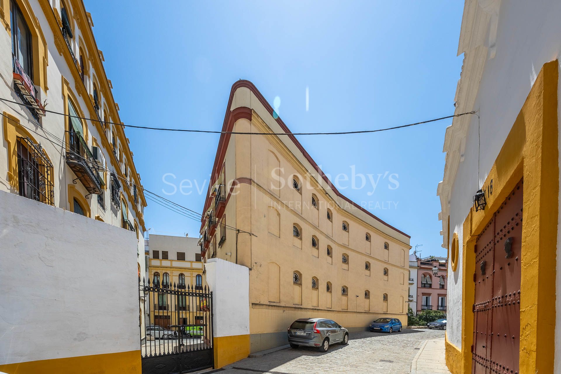 Activo de inversión en rentabilidad junto a la plaza de toros y el río Guadalquivir