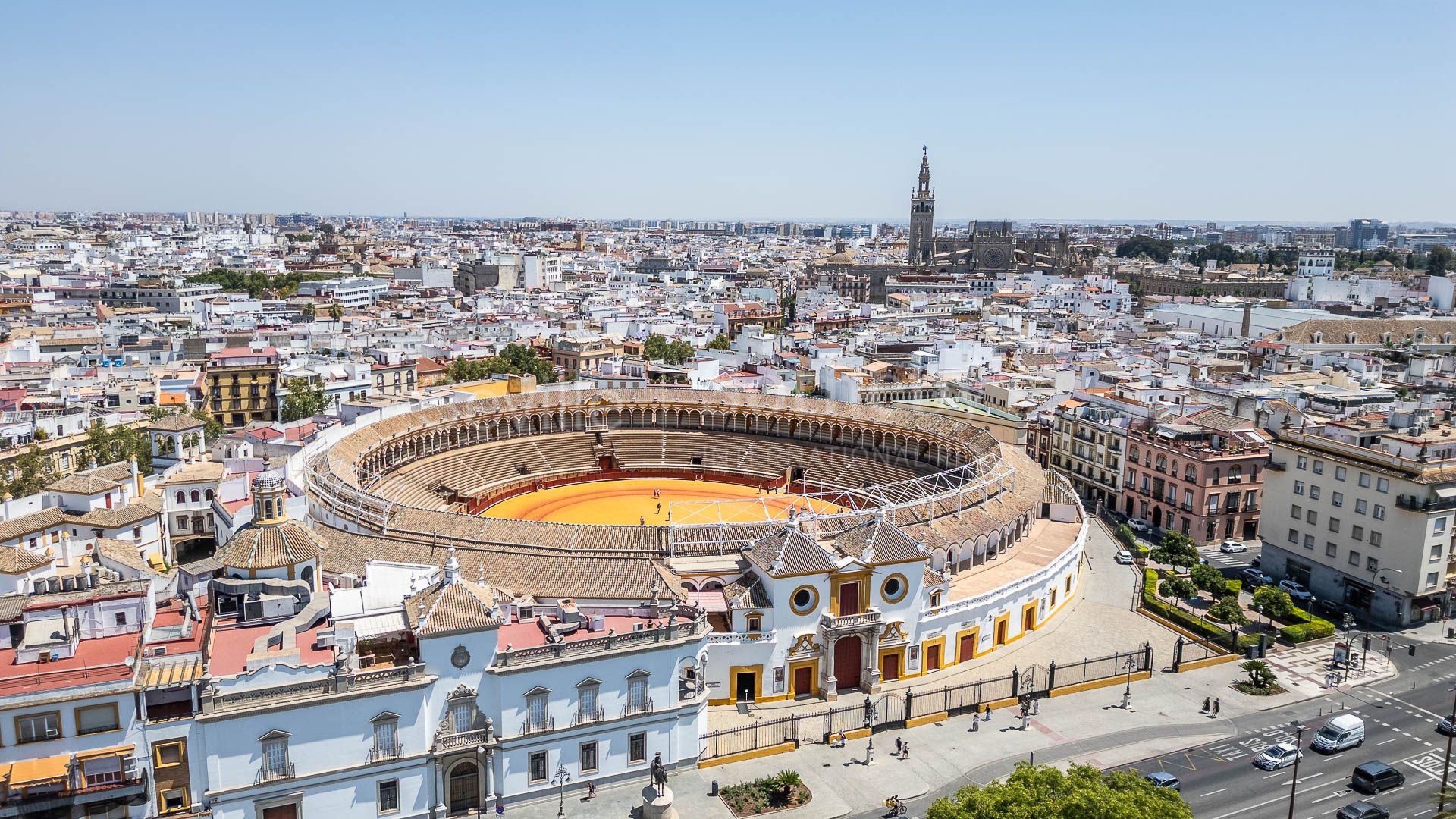 Activo de inversión en rentabilidad junto a la plaza de toros y el río Guadalquivir