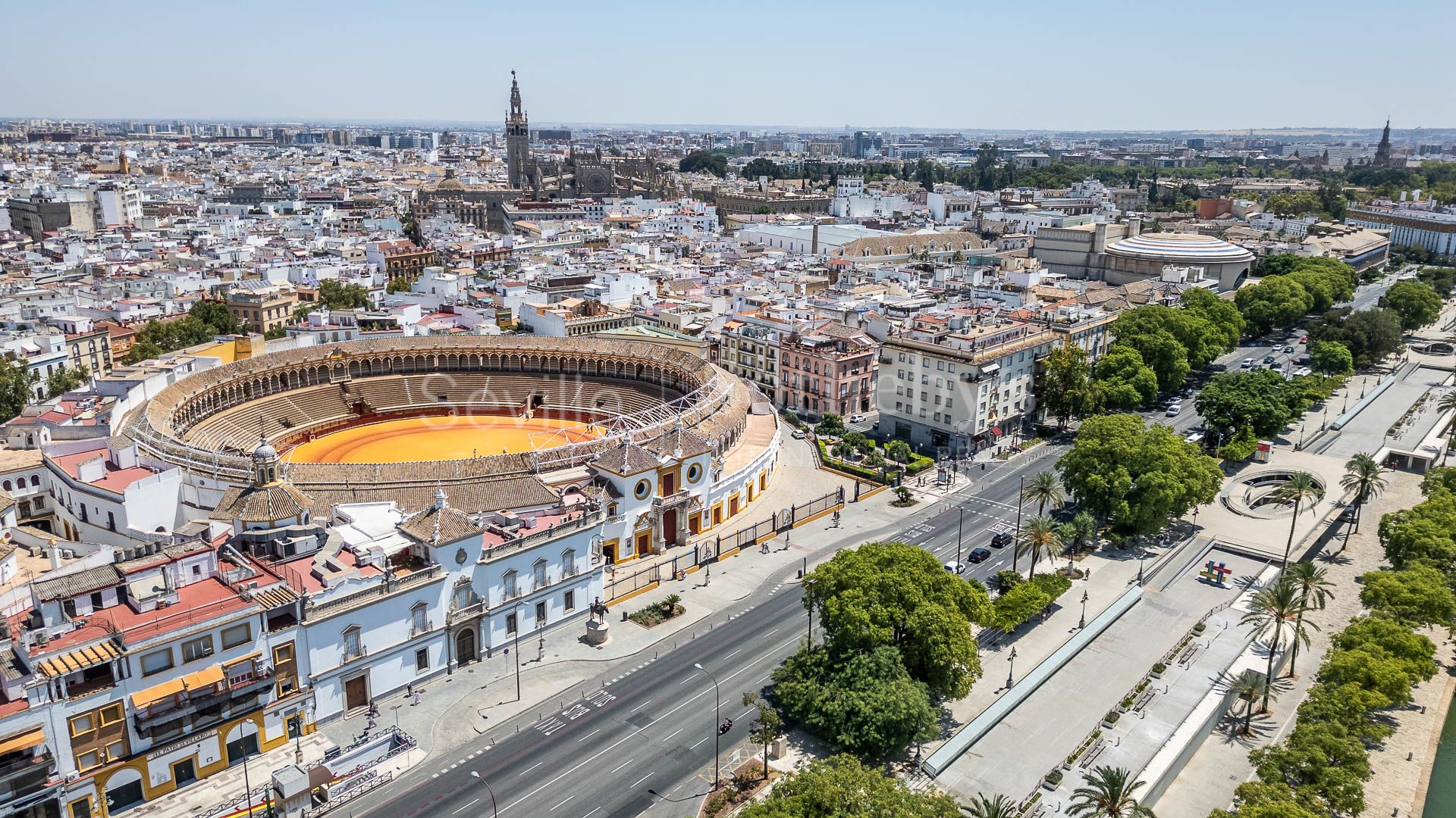 Activo de inversión en rentabilidad junto a la plaza de toros y el río Guadalquivir