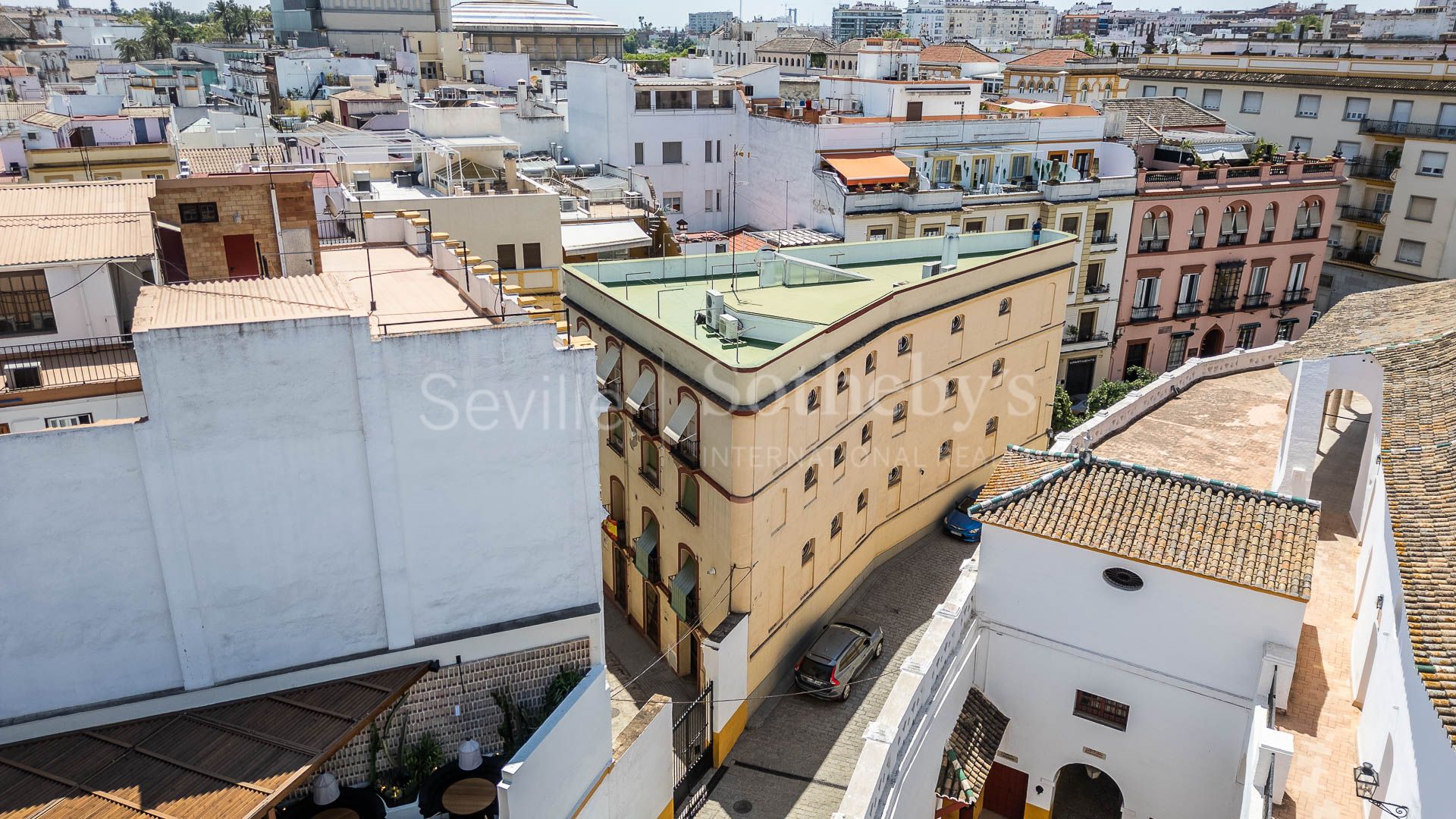 Activo de inversión en rentabilidad junto a la plaza de toros y el río Guadalquivir