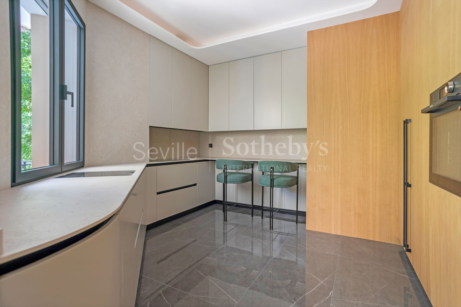 Luxurious Refurbished Apartment with Two Terraces in Prado de San Sebastián