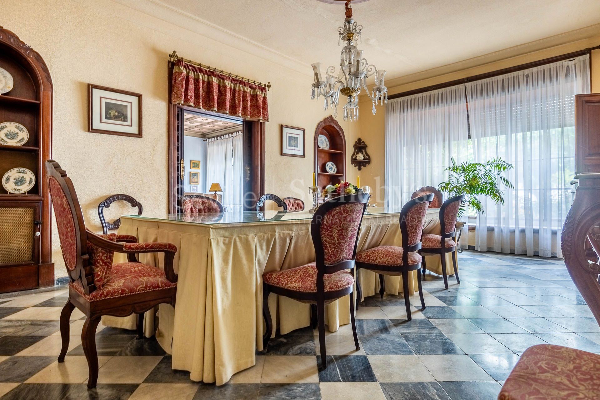 Casa palacio histórica con gran patio Andújar