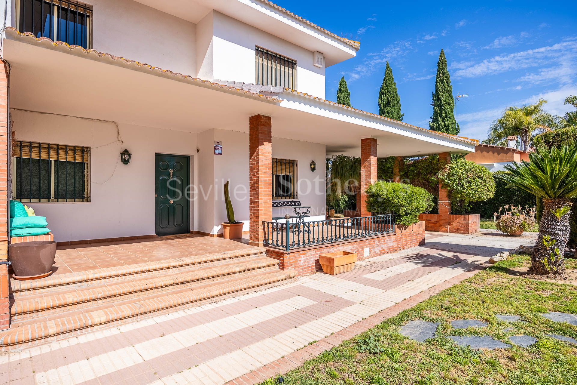 Rural Estate with Main House and Guest Suites