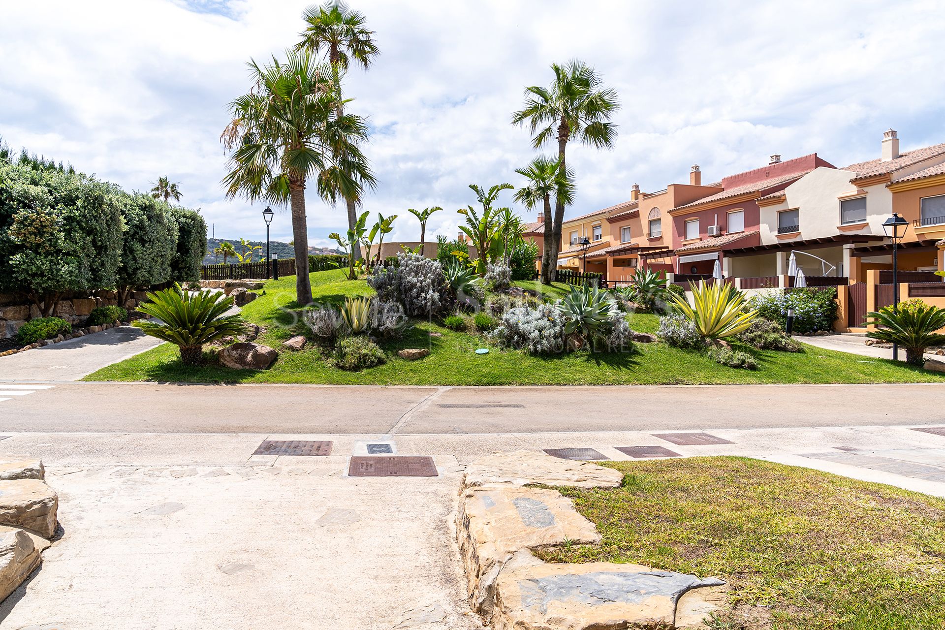 Townhouse with pool and sea views in a private residential community