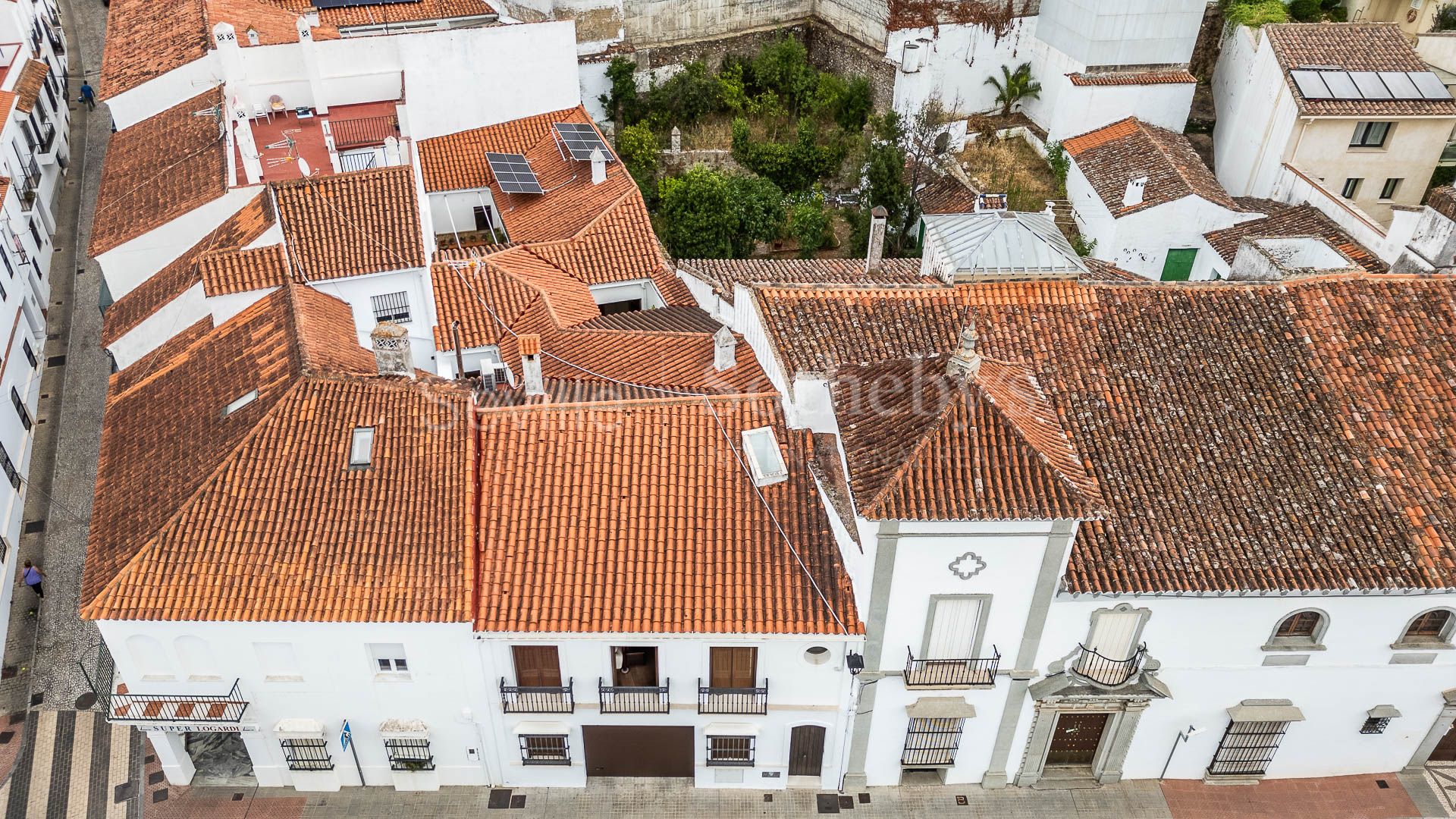 Casa de dos plantas con vistas al castillo de Aracena