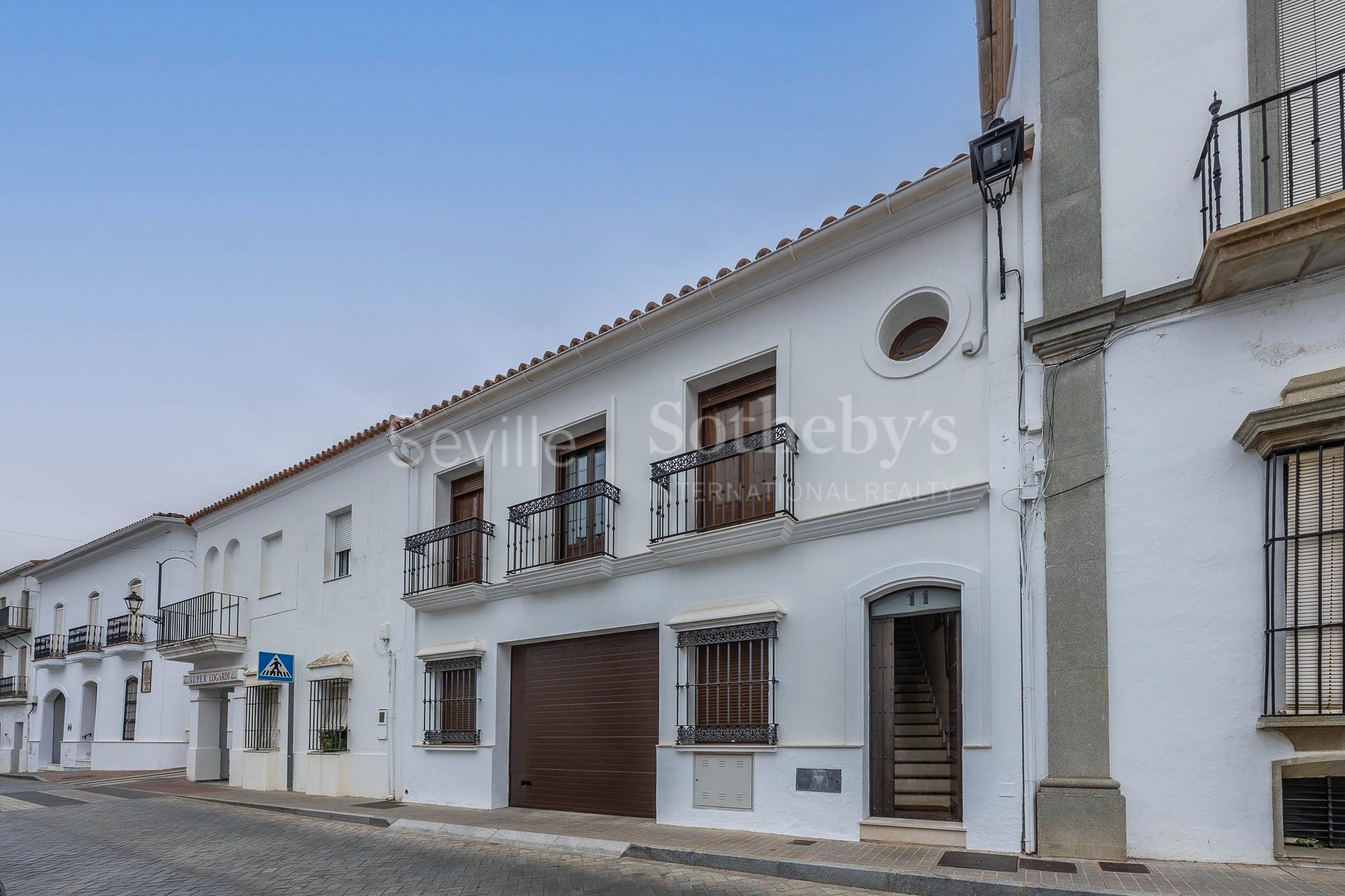 Casa de dos plantas con vistas al castillo de Aracena