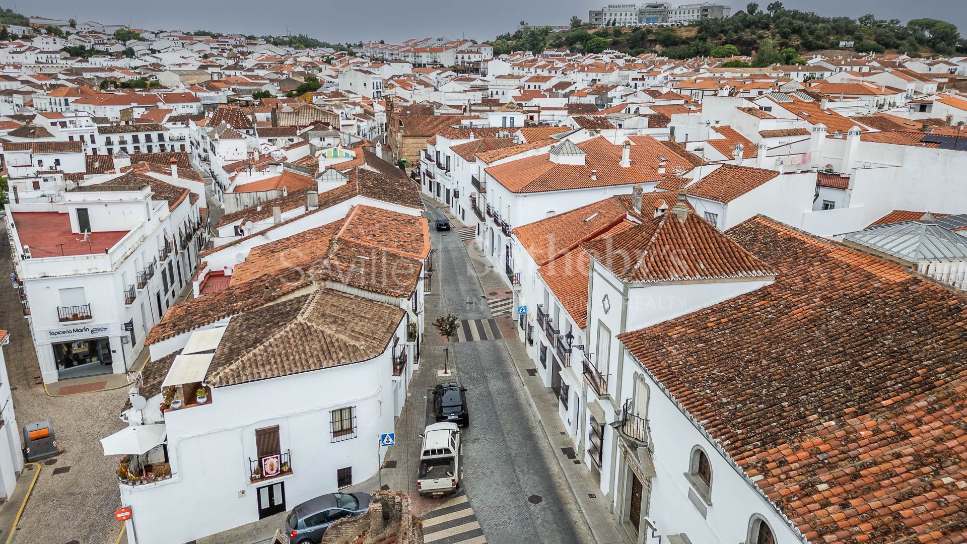 Casa de dos plantas con vistas al castillo de Aracena