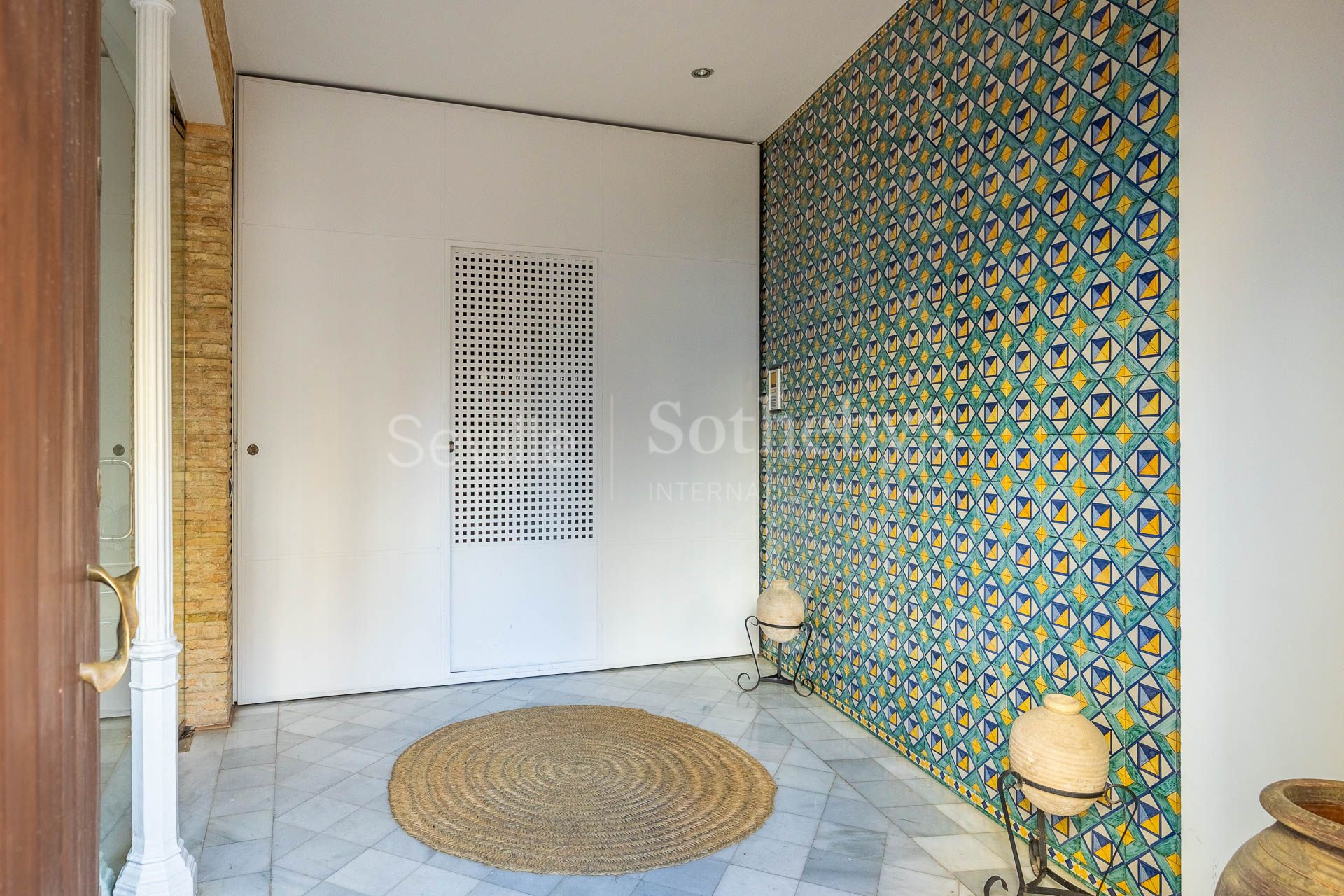 Exclusive house with terrace, pool, elevator, and garage in the heart of Seville