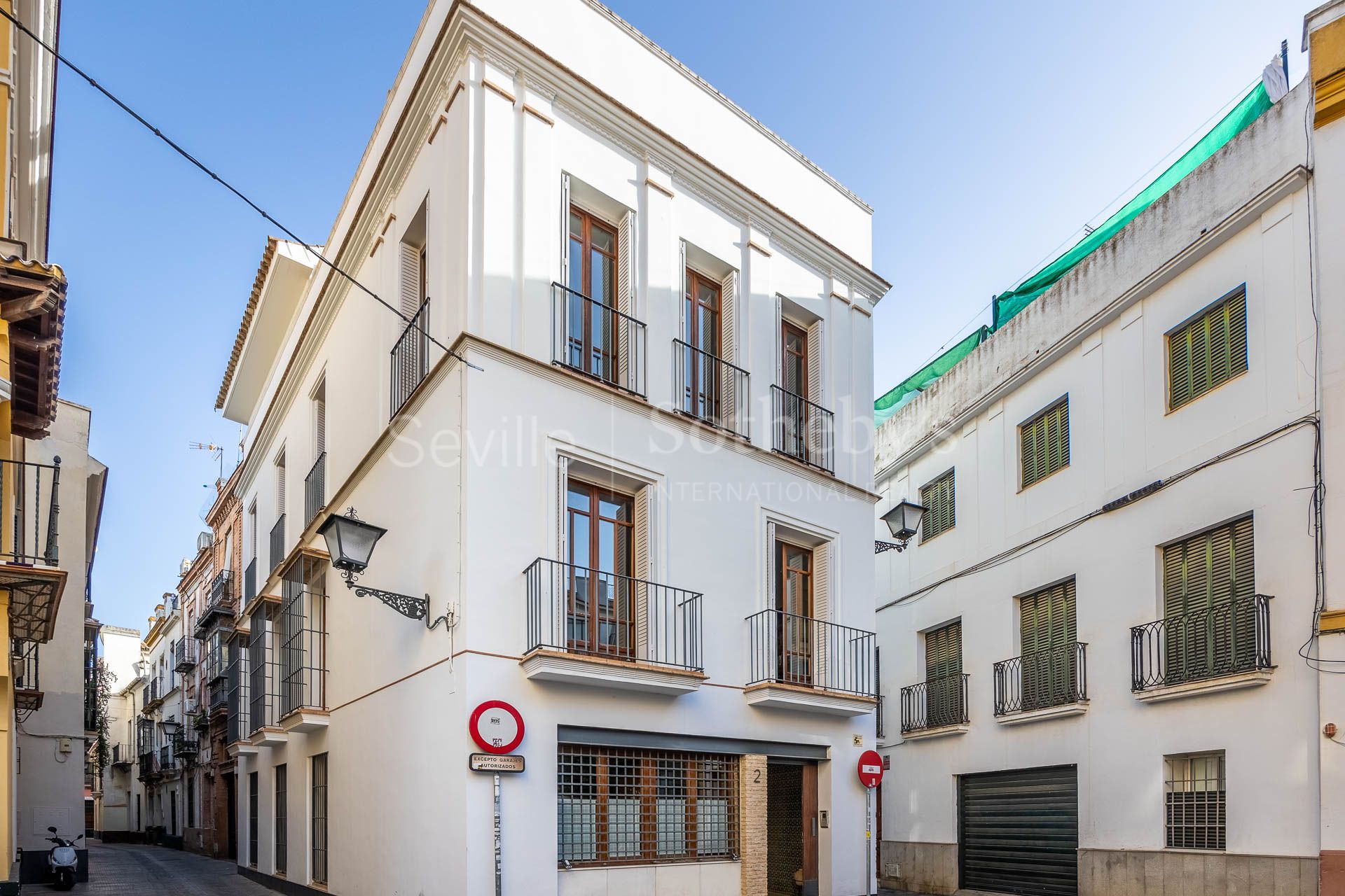 Exclusive house with terrace, pool, elevator, and garage in the heart of Seville