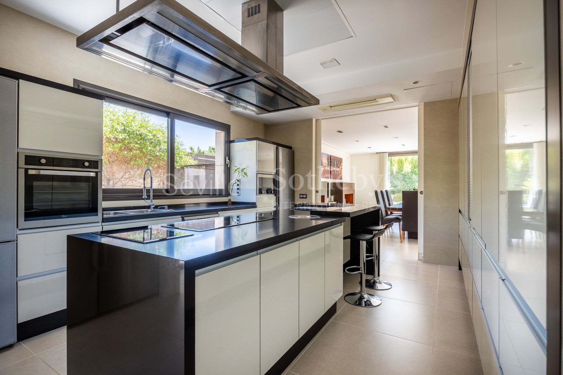 Vivienda con piscina privada en Vistahermosa