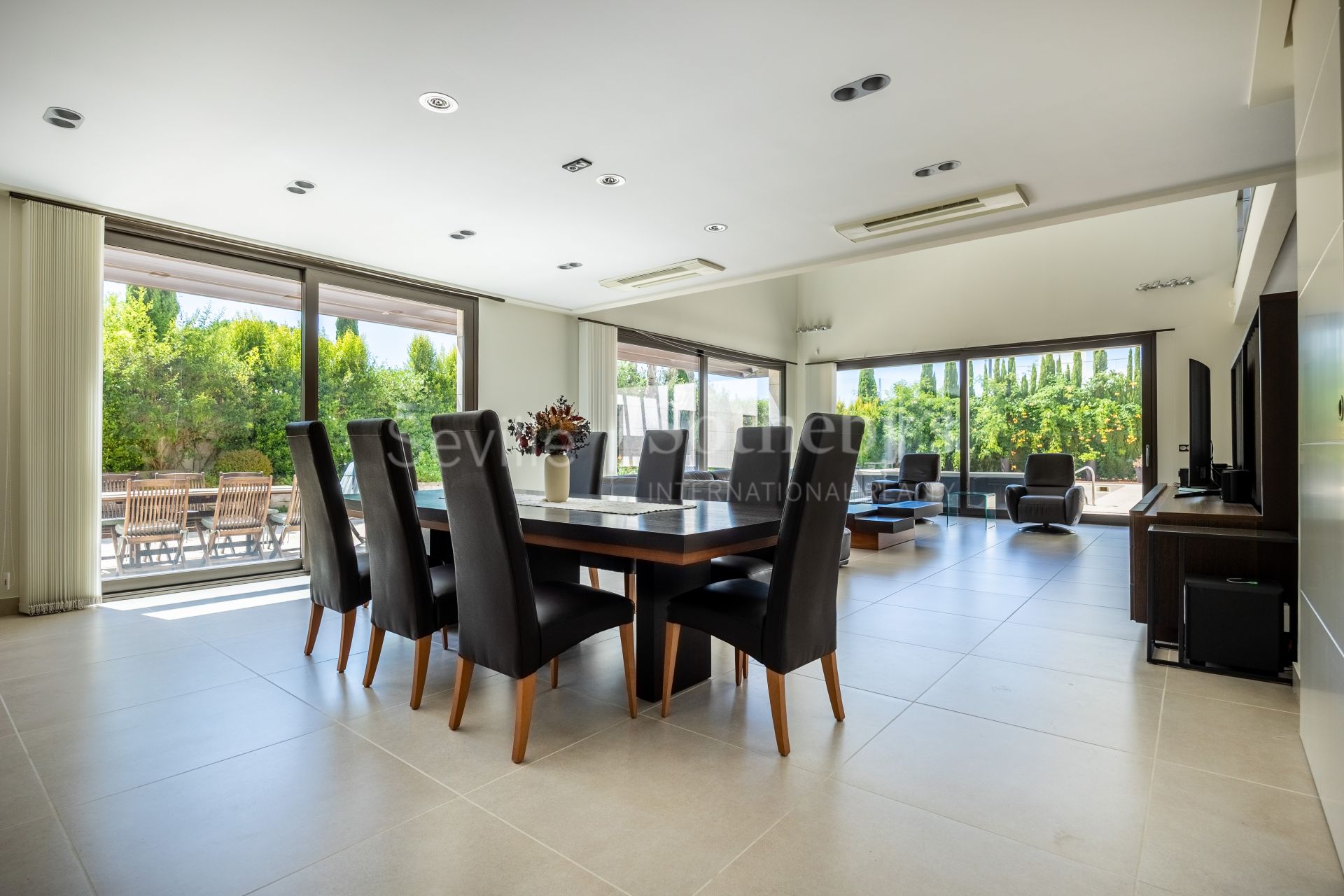 Vivienda con piscina privada en Vistahermosa