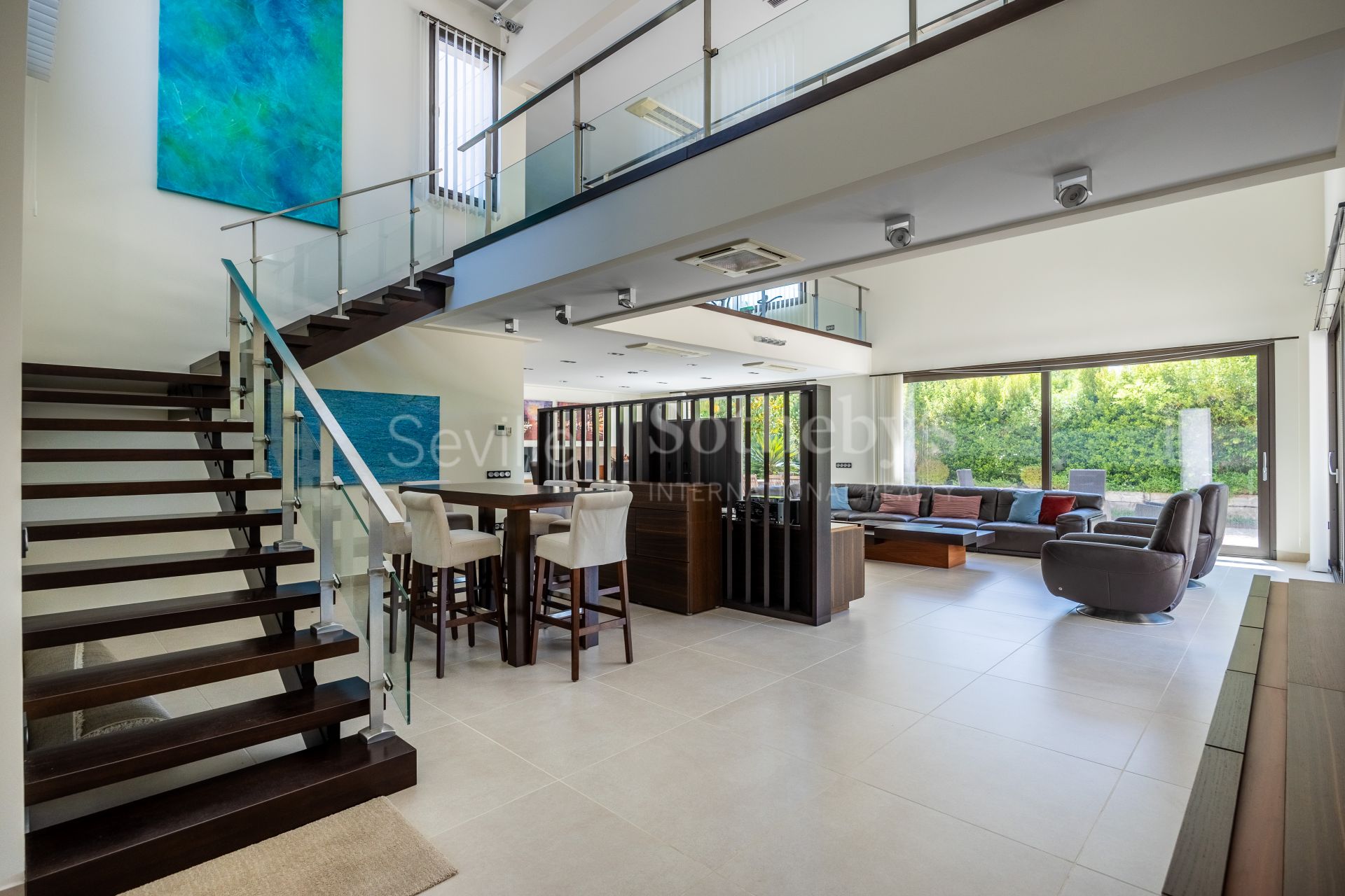 Vivienda con piscina privada en Vistahermosa