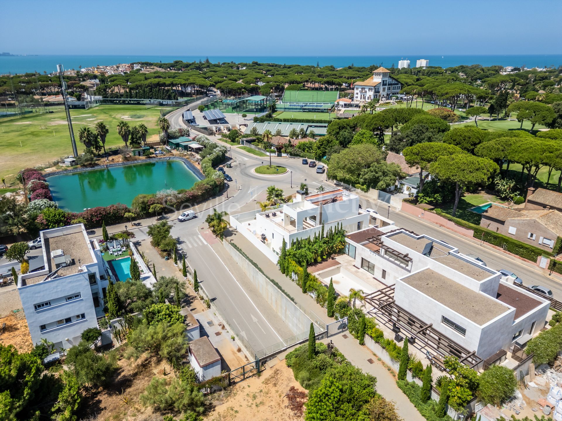 Vivienda con piscina privada en Vistahermosa