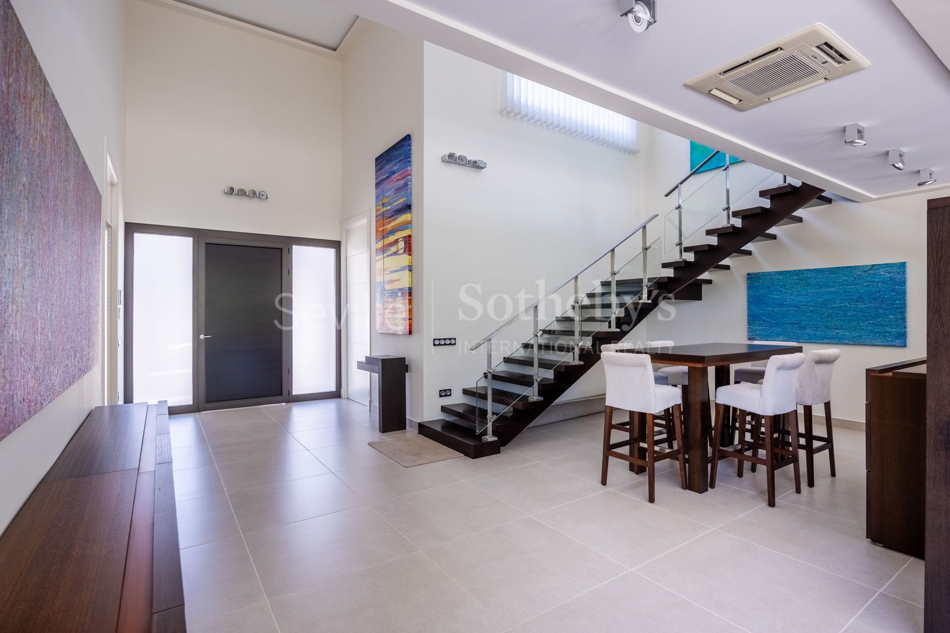 Vivienda con piscina privada en Vistahermosa